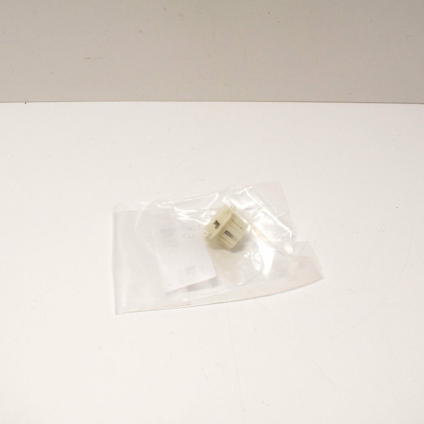 NEW MERCEDES-BENZ E-CLASS W210 BRAKE LIGHT SOCKET A2108260782 ORIGINAL