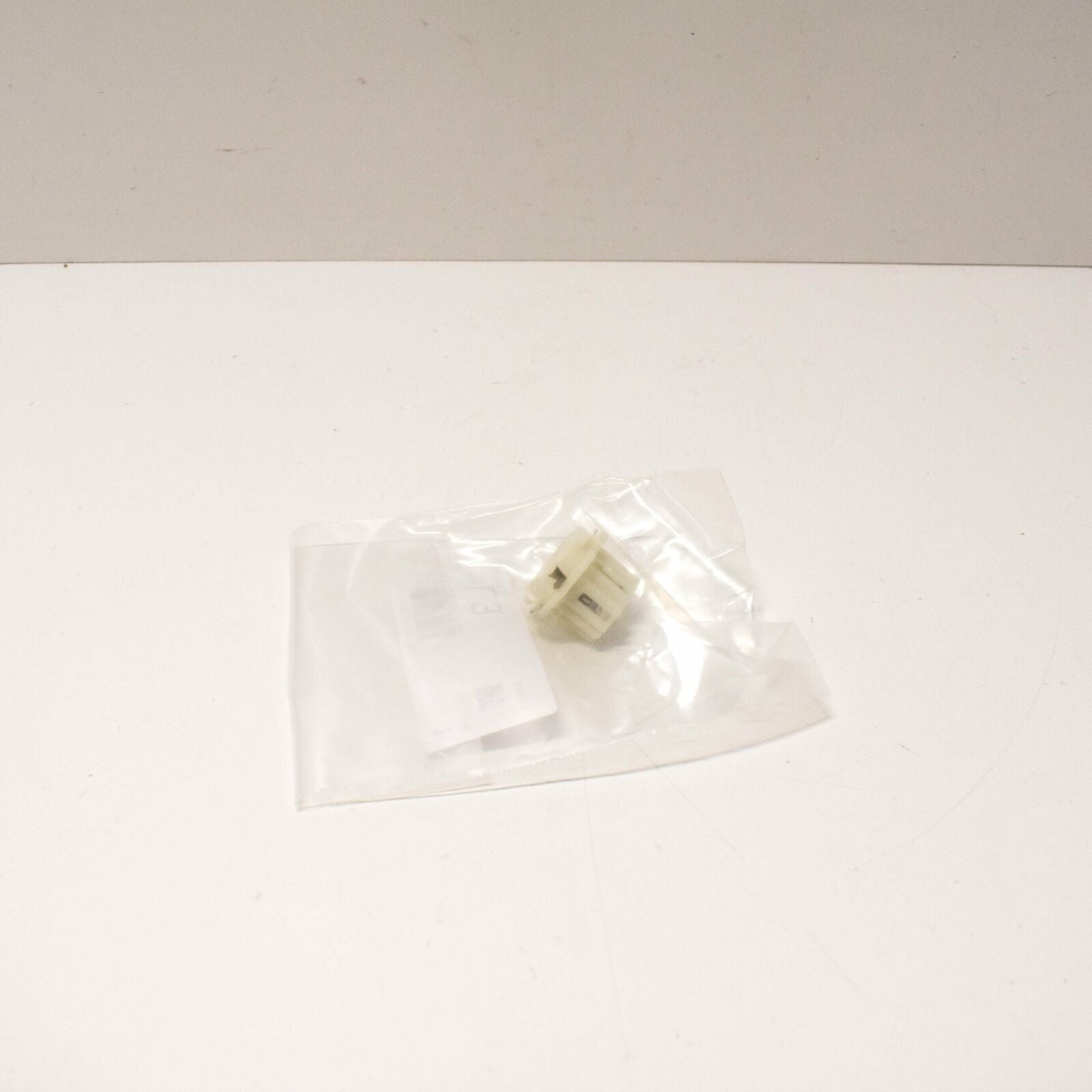 NEW MERCEDES-BENZ E-CLASS W210 BRAKE LIGHT SOCKET A2108260782 ORIGINAL