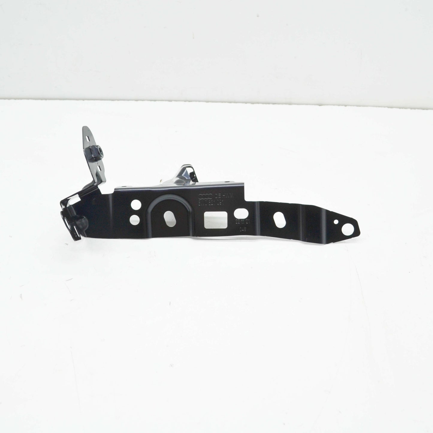 NEW AUDI A4 B9 FRONT LEFT FENDER BRACE END PLATE 8W0821091 ORIGINAL