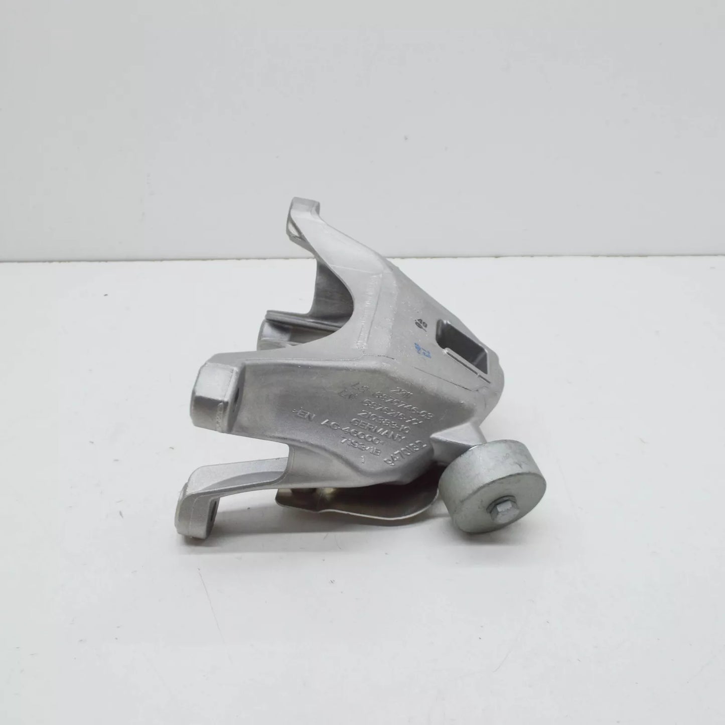 NEW BMW 4 COUPE G22 ENGINE RIGHT SIDE BRACKET 22119470132 ORIGINAL