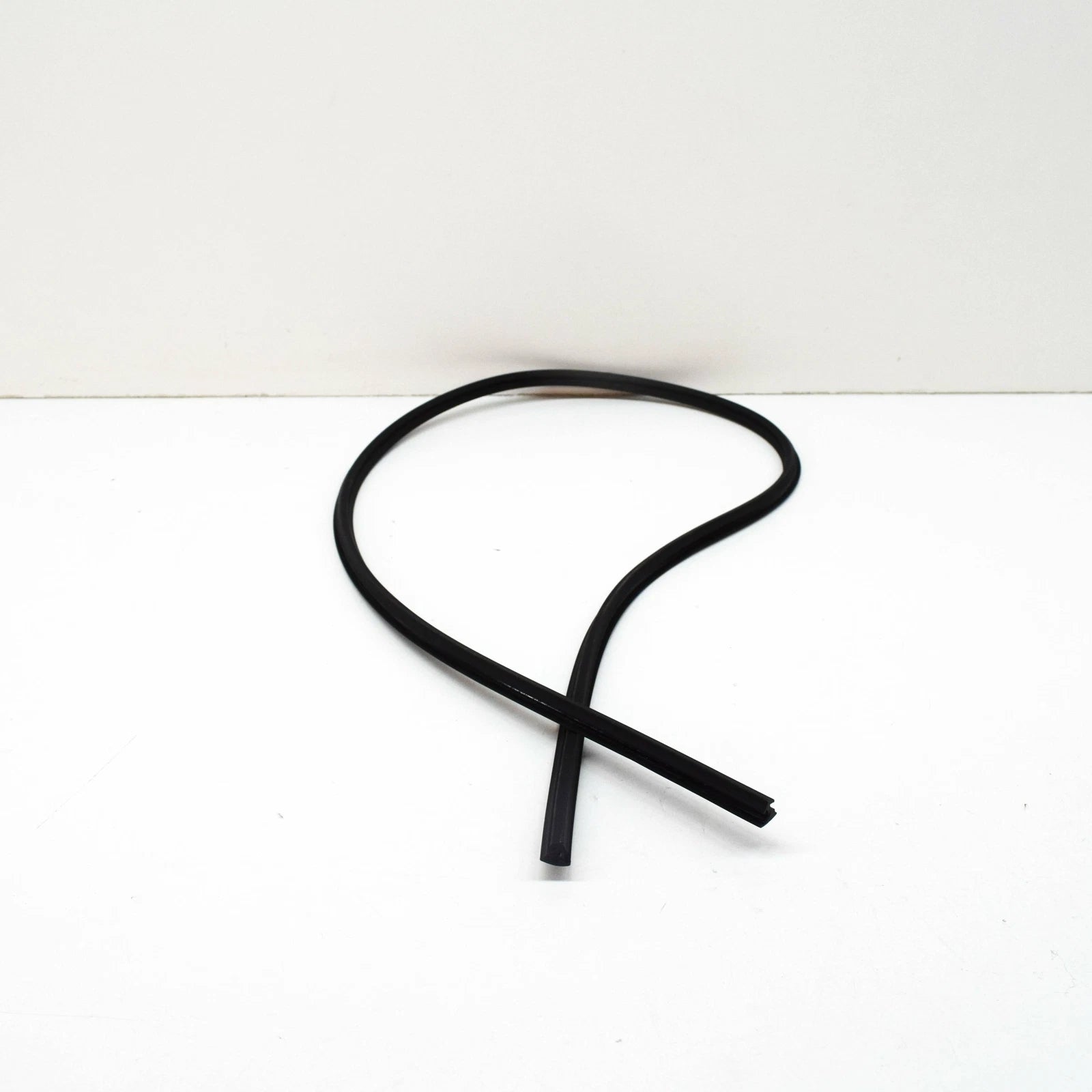 NEW BMW 3 TOURING E30 REAR WINDOW COVER STRIP 51311947248 1947248