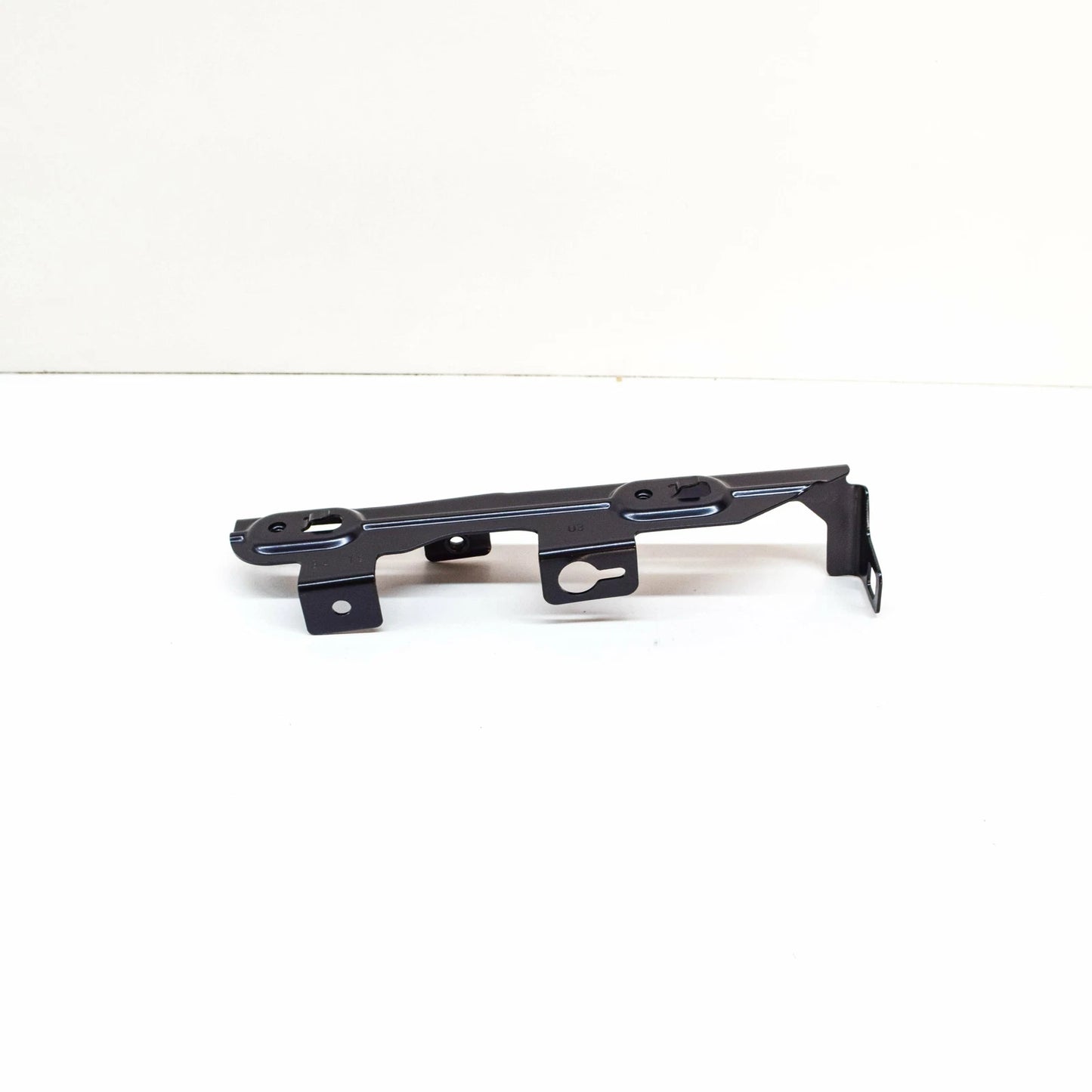 NEW BMW M4 F82 RADIATOR LOWER RIGHT BRACKET 51648055672 8055672 2016