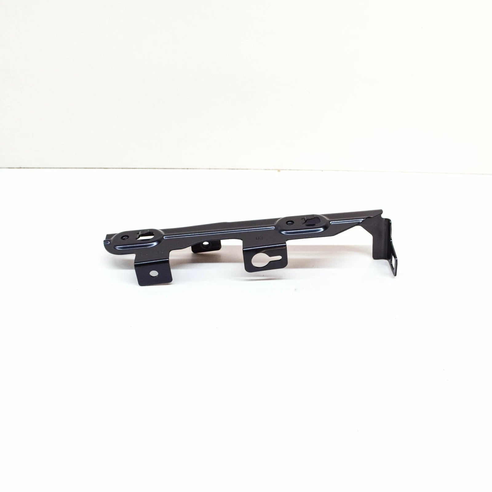 NEW BMW M4 F82 RADIATOR LOWER RIGHT BRACKET 51648055672 8055672 2016