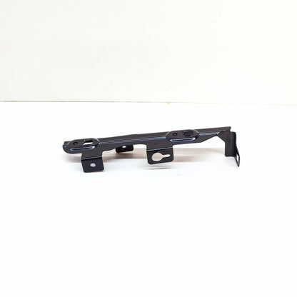 NEW BMW M4 F82 RADIATOR LOWER RIGHT BRACKET 51648055672 8055672 2016