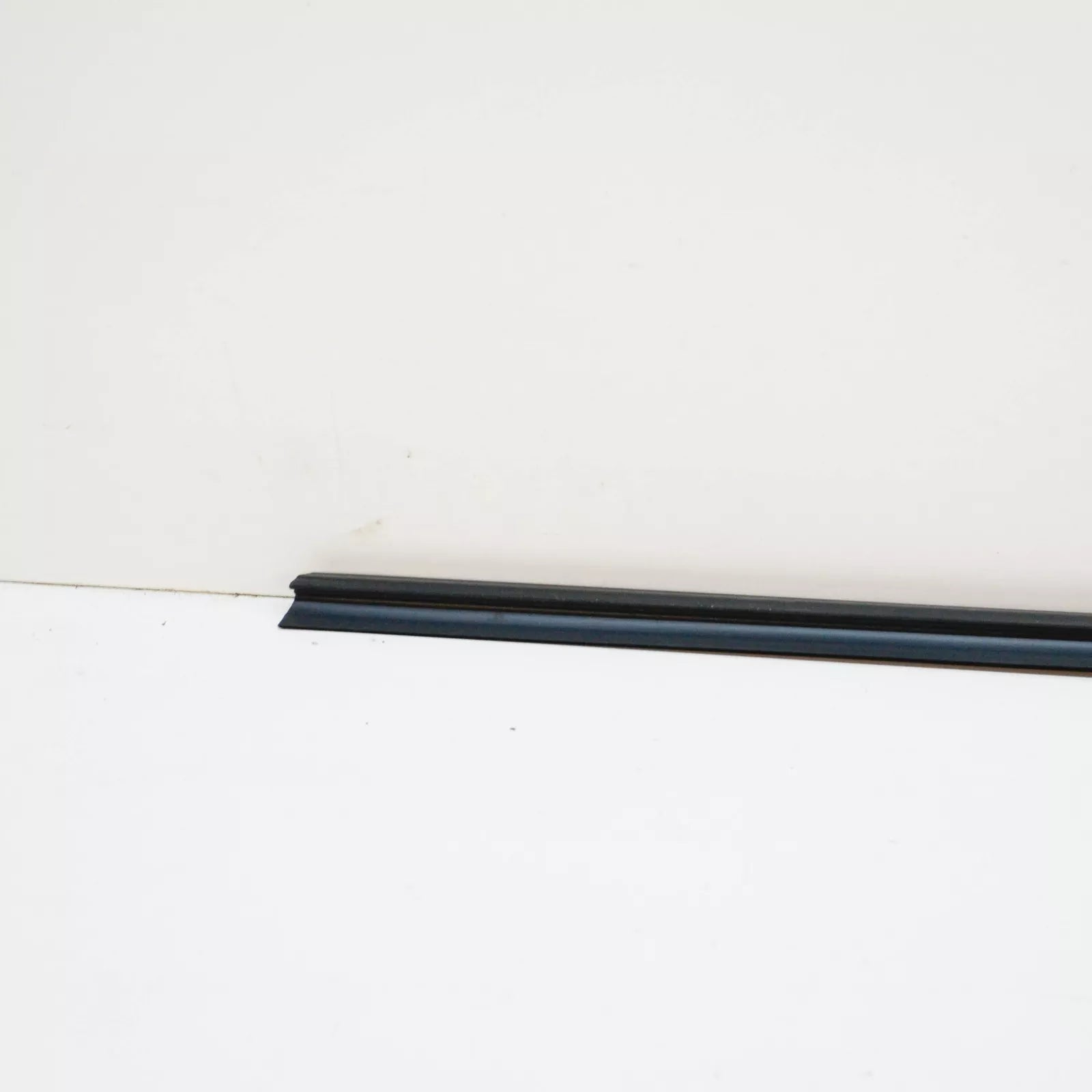 NEW MERCEDES E W124 INNER FRONT WINDOW WEATHERSTRIP SEAL A1247250265 ORIGINAL