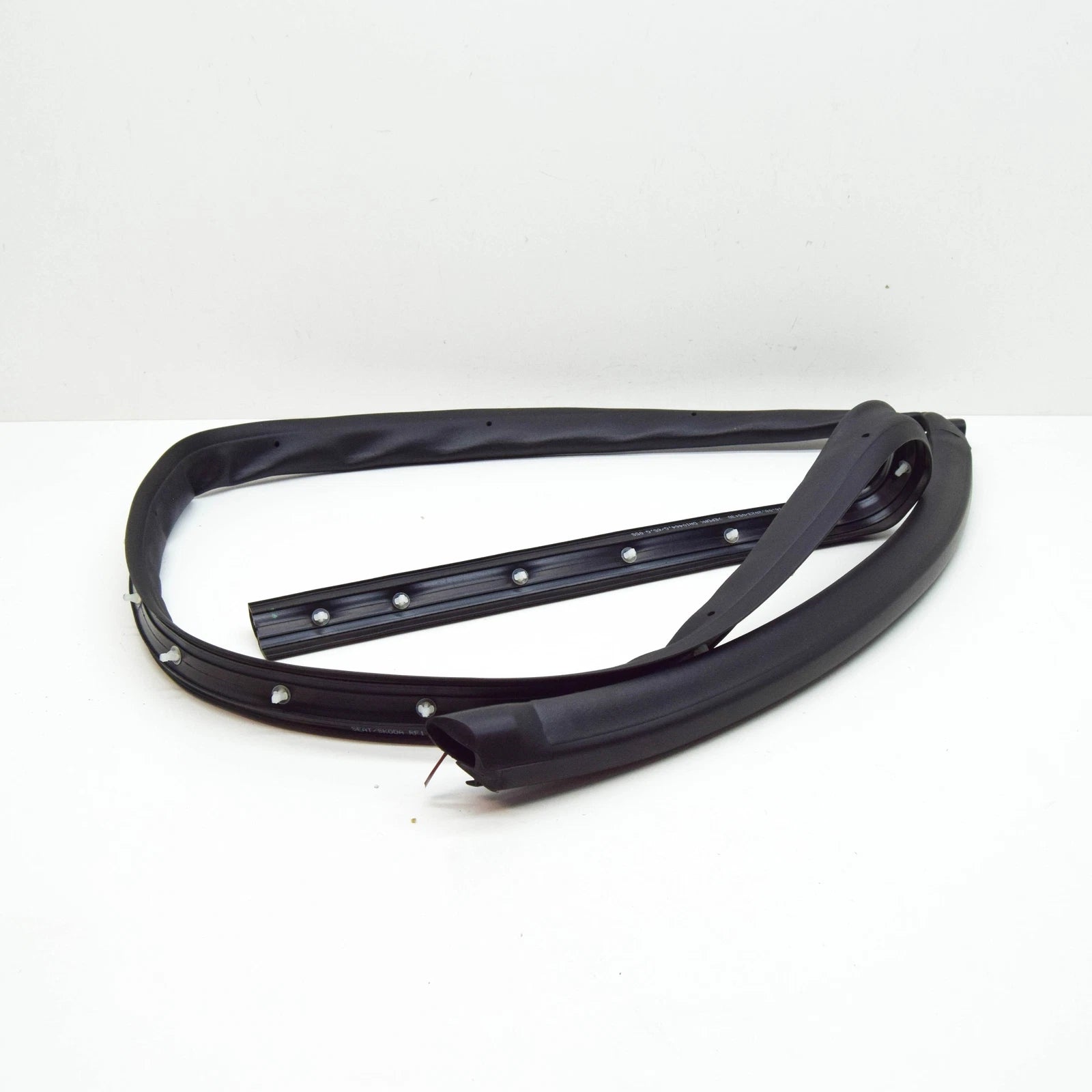 NEW SKODA KAROQ NU REAR RIGHT LOWER DOOR SEAL RUBBER 575839120C9B9 ORIGINAL