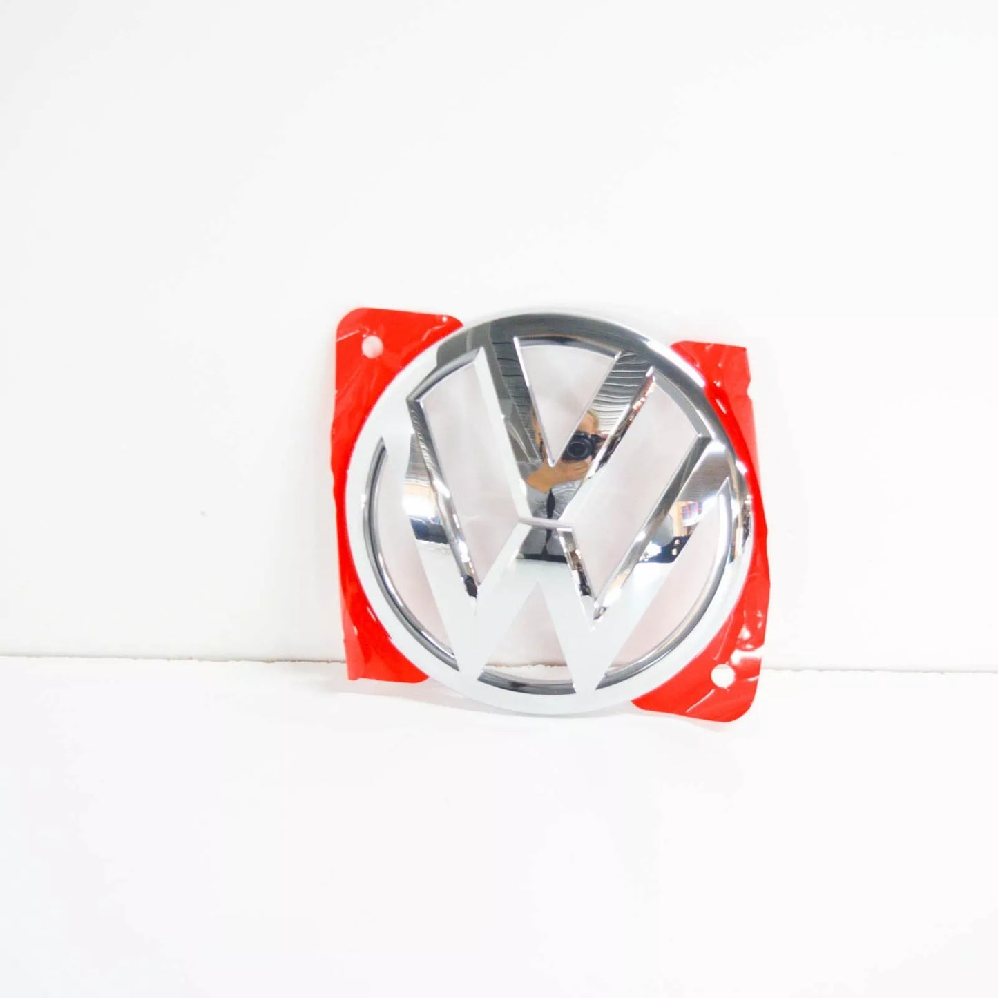 NEW VOLKSWAGEN BEETLE A5 BONNET EMBLEM BADGE 5C5853600A