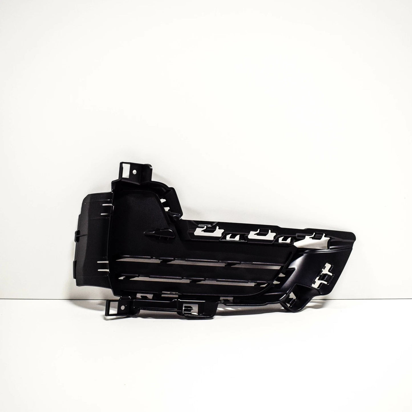 NEW BMW X5 F15 FRONT BUMPER RIGHT CLOSED GRILLE 51117336510 ORIGINAL