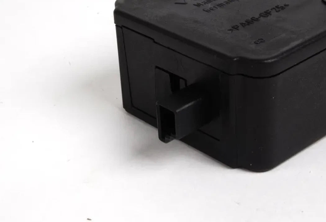 NEW BMW 3 E46 FUEL TANK COVER LOCK 6987637 67116987637 ORIGINAL