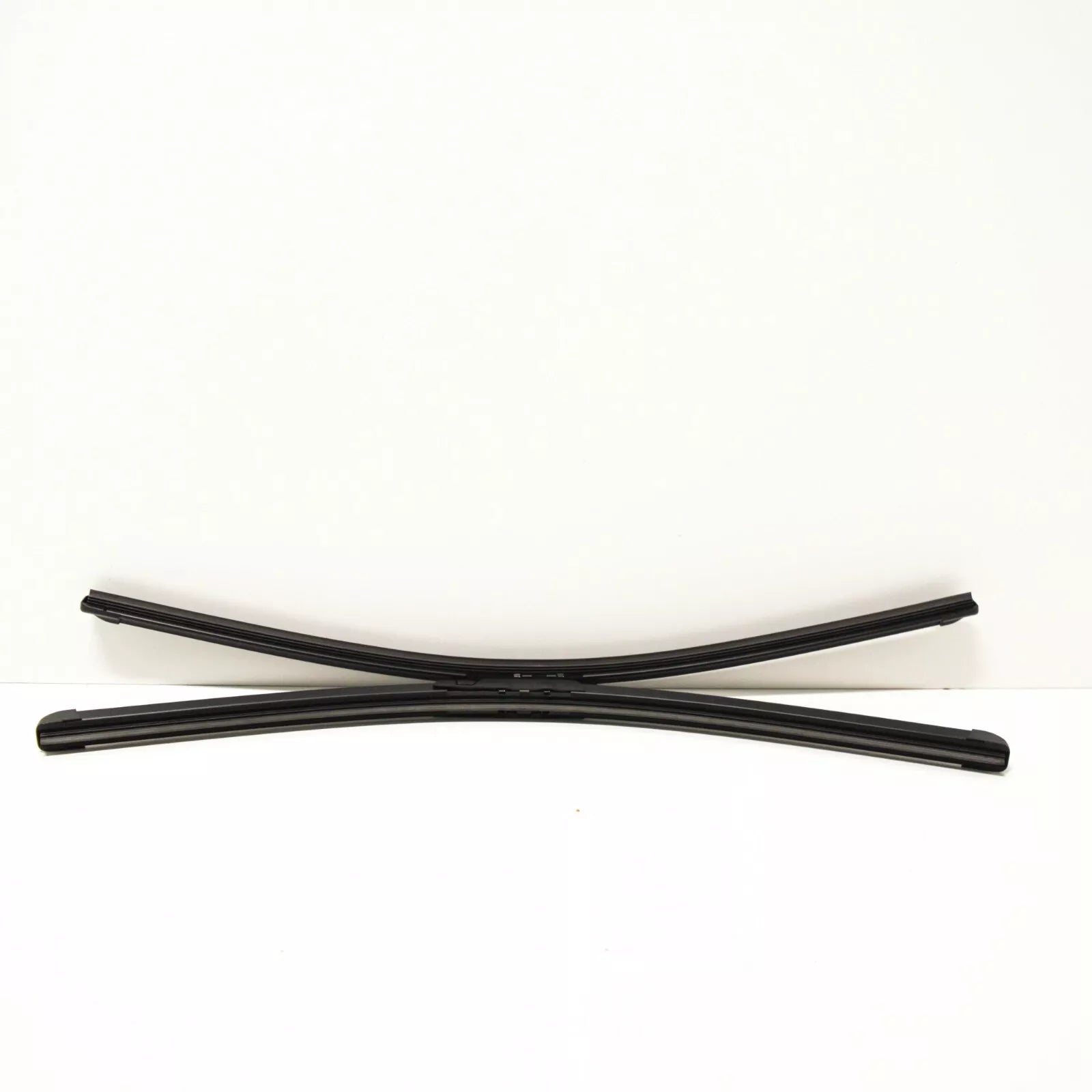 NEW AUDI A6 C6 FRONT WINDSHIELD WIPER BLADE SET LHD 4F1998002A