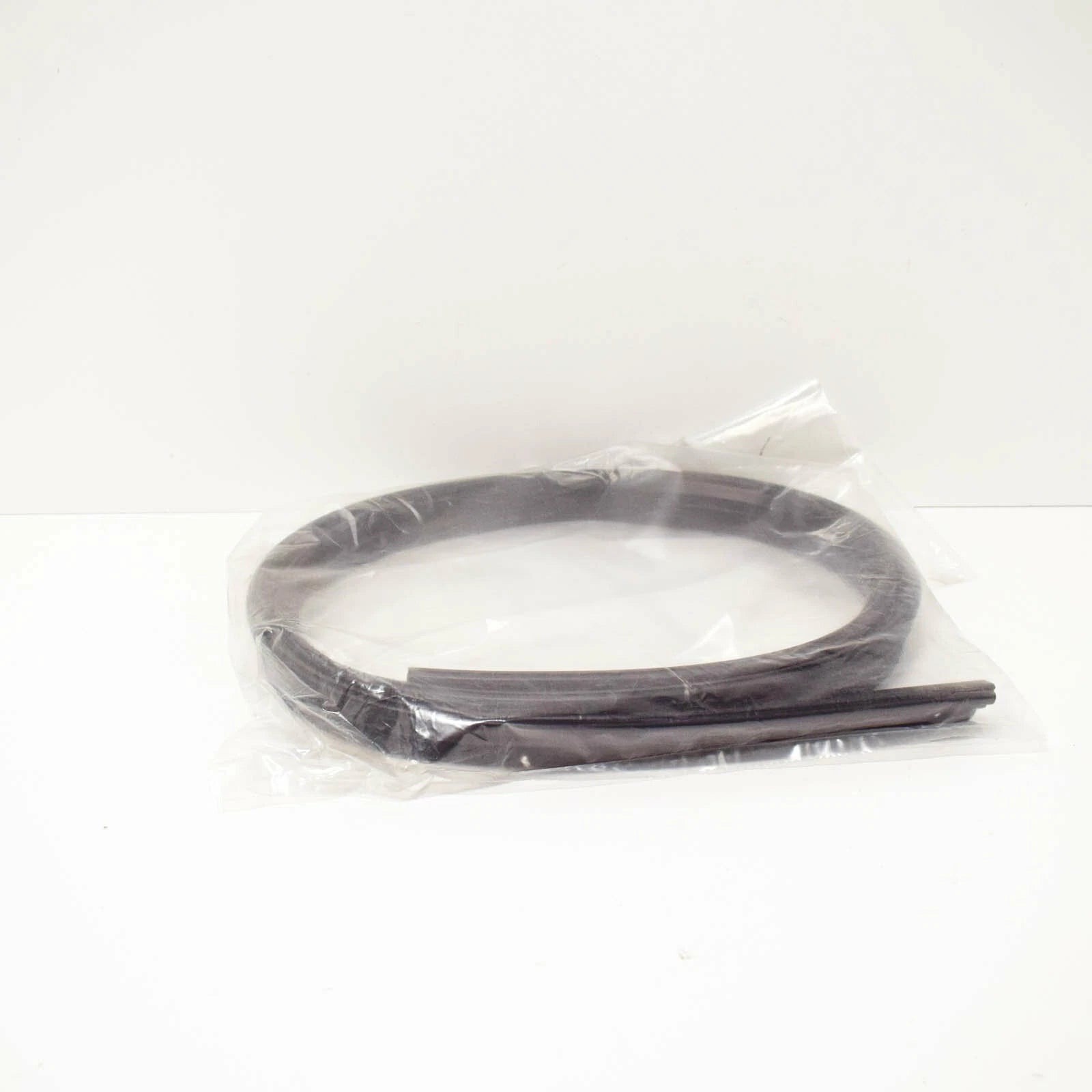 NEW AUDI A5 8W6 FRONT RIGHT UPPER DOOR EDGE PROTECTION SEAL 8W8854544