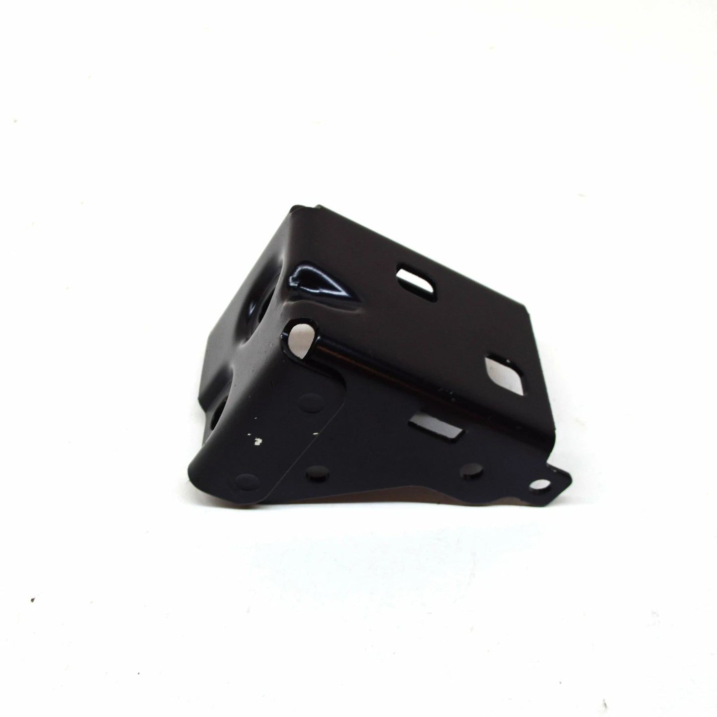 NEW MB E W213 FRONT CROSSMEMBER BOTTOM REAR RIGHT MOUNT A2136261300 ORIGINAL