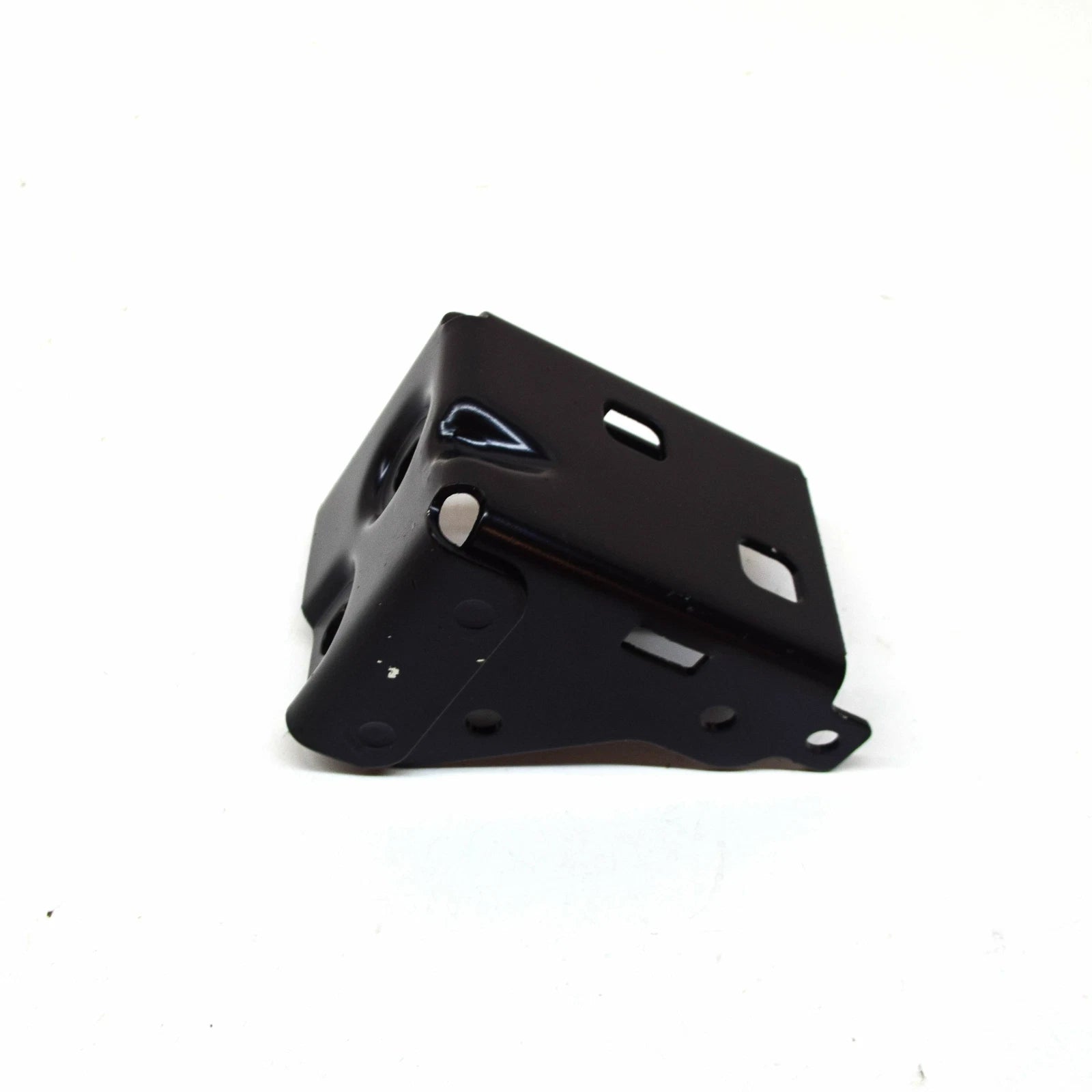 NEW MB E W213 FRONT CROSSMEMBER BOTTOM REAR RIGHT MOUNT A2136261300 ORIGINAL