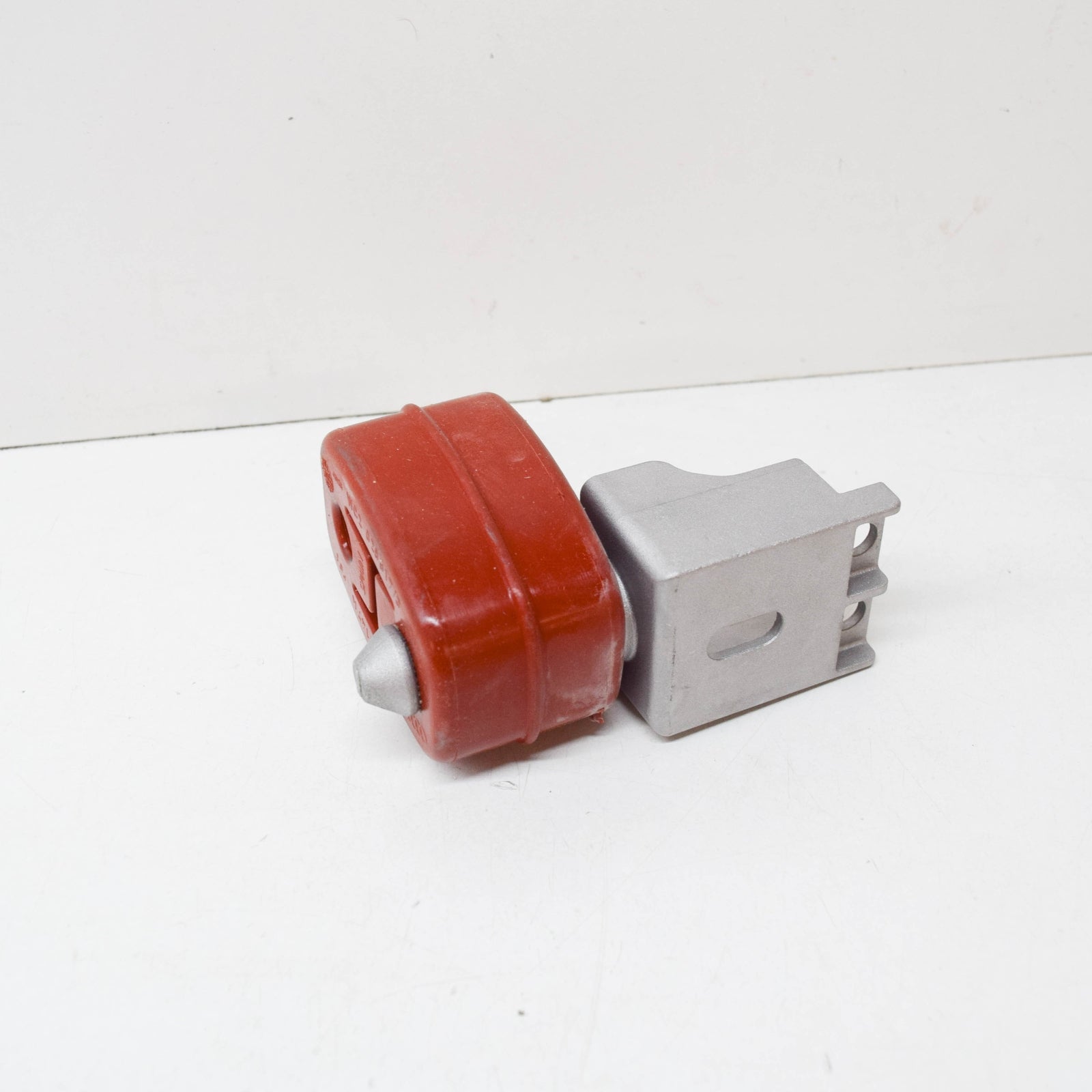 NEW AUDI A3 8V REAR EXHAUST SYSTEM RETAINER 5Q0253144E ORIGINAL