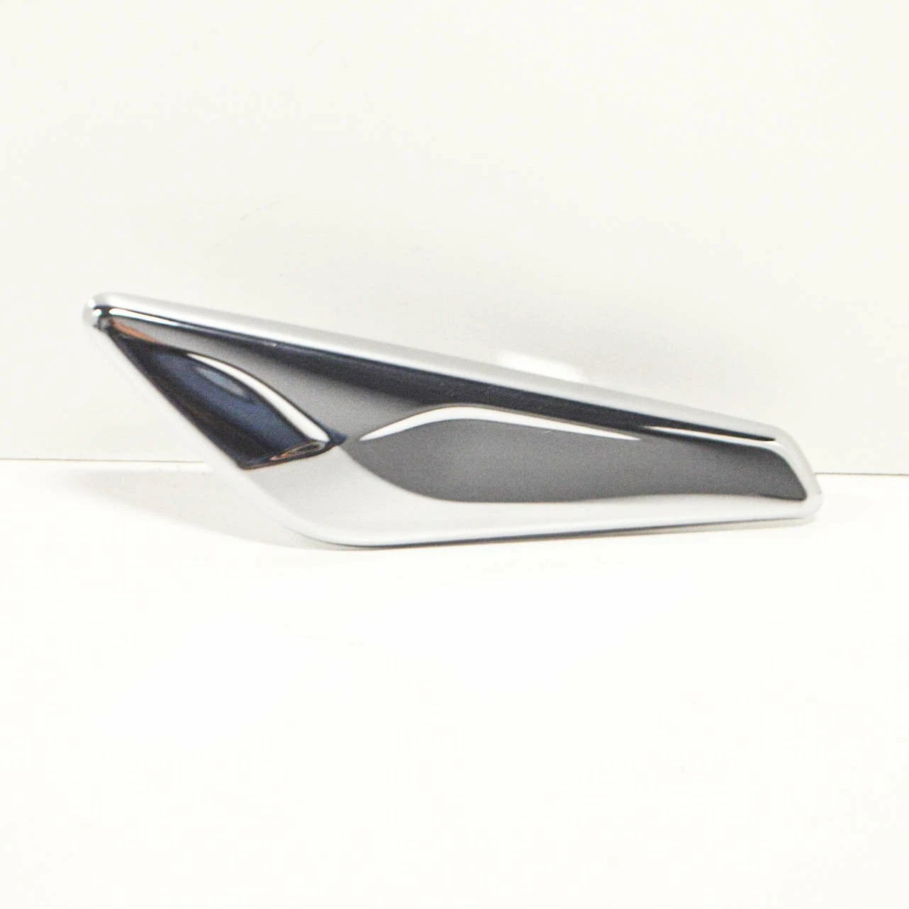 NEW BMW X3 F25 FRONT LEFT SIDE PANEL FINISHER 51117338569 7338569 ORIGINAL