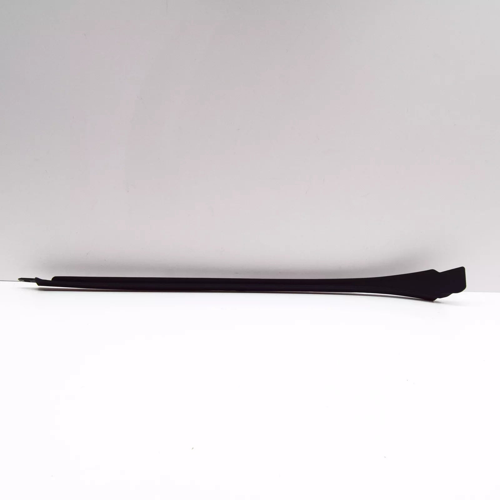 NEW MERCEDES-BENZ CLA C118 RIGHT WINDSHIELD WATER DEFLECTOR A1186905000 ORIGINAL