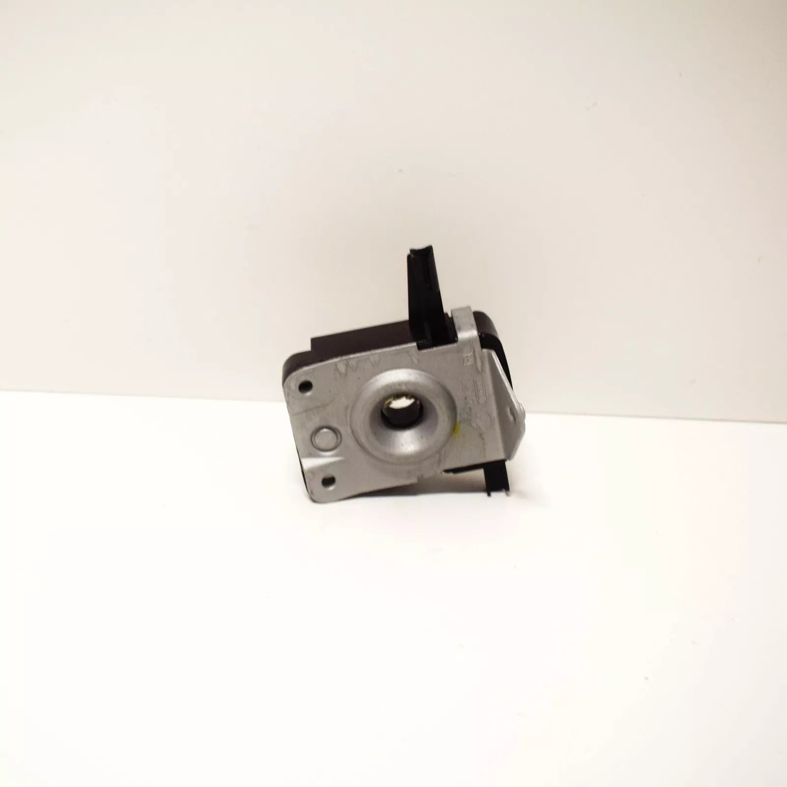 NEW BMW 3 E36 RIGHT LOWER BONNET LOCK CATCH RHD 51231977636 ORIGINAL