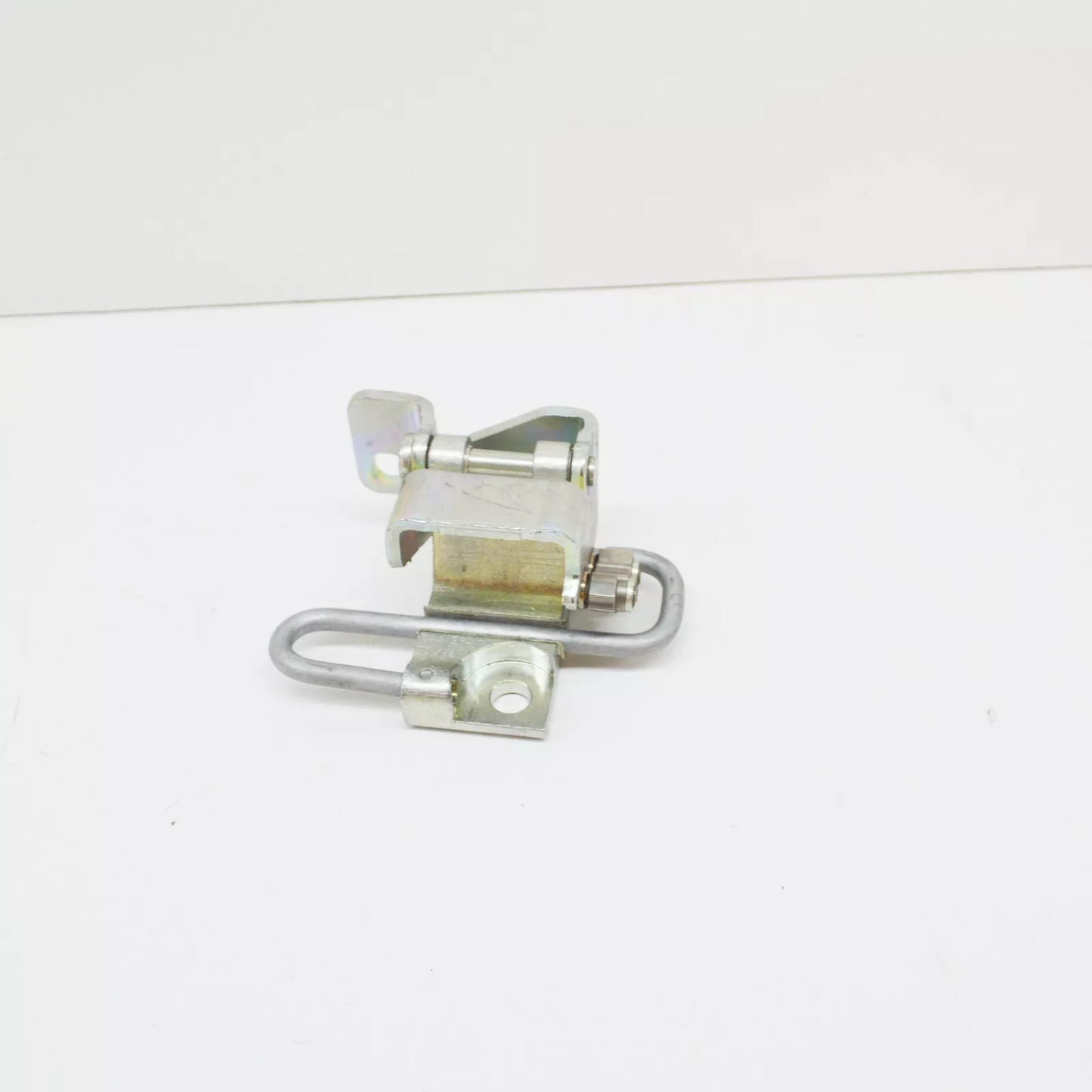 NEW VOLKSWAGEN GOLF MK5 FRONT LEFT DOOR LOWER HINGE 1K0831411Q ORIGINAL