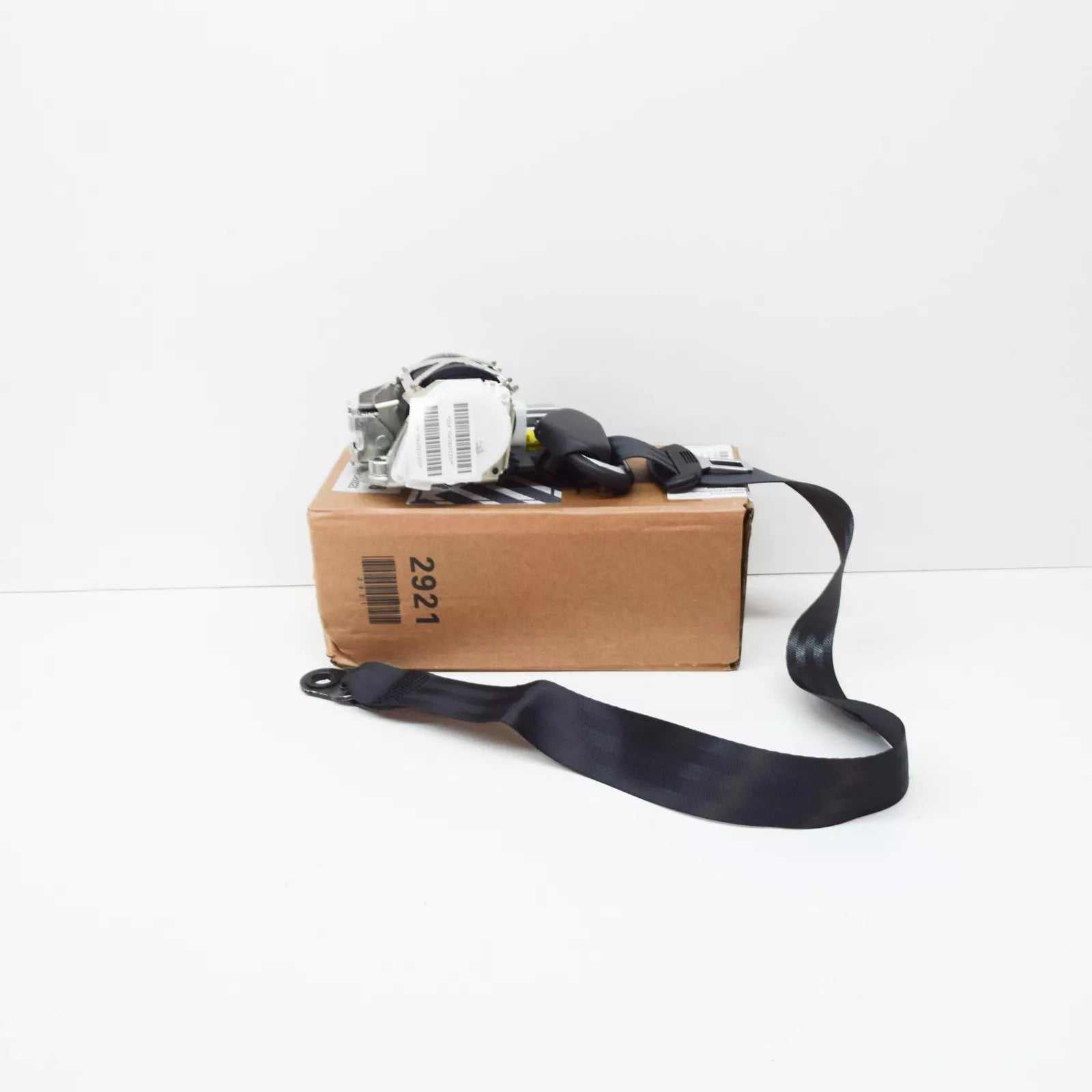 NEW VOLKSWAGEN AMAROK FRONT RIGHT SEAT BELT RHD 2H0857806DRAA ORIGINAL