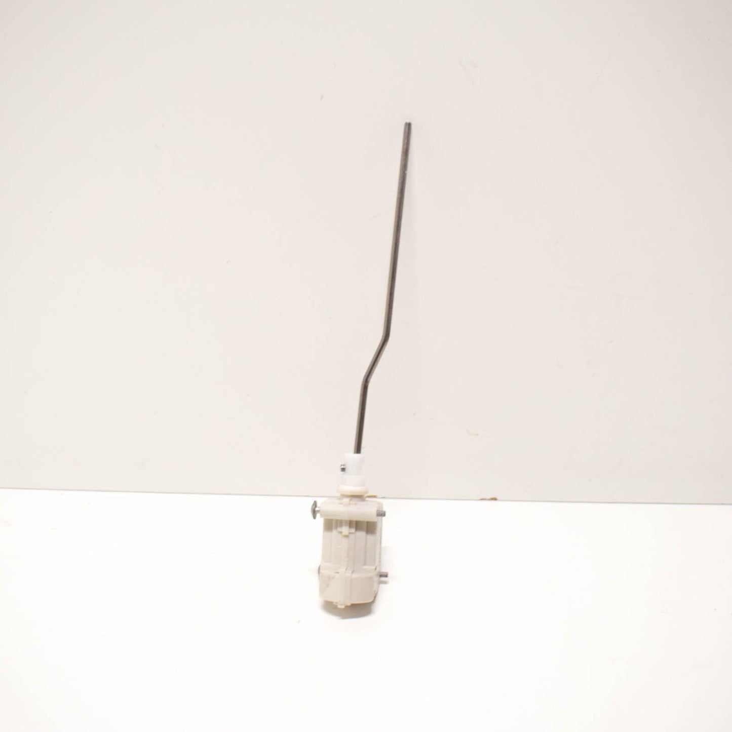 NEW VOLKSWAGEN GOLF MK6 FUEL DOOR ACTUATOR 5K6810773A ORIGINAL