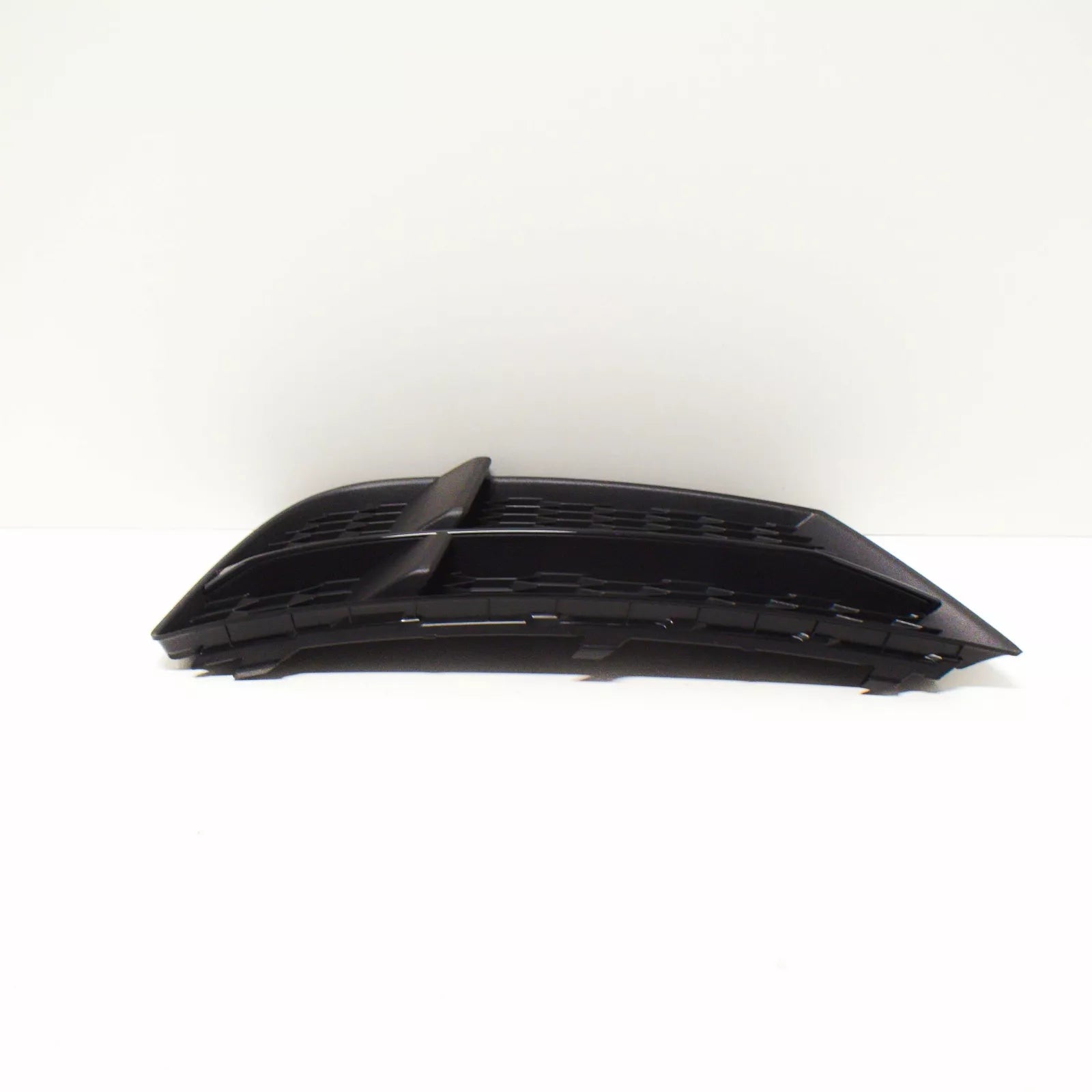 NEW AUDI A3 8V FRONT BUMPER RIGHT SIDE GRILLE 8V3807682NESM