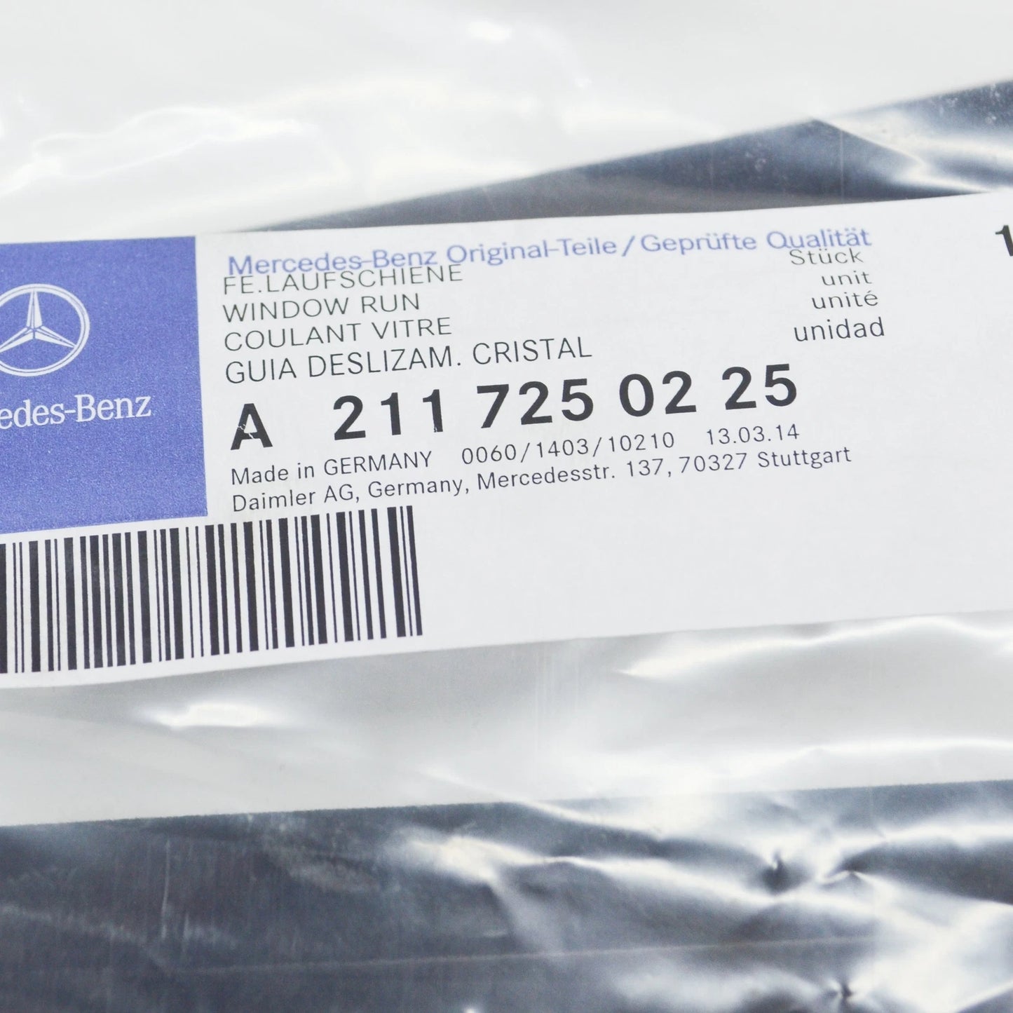 NEW MERCEDES-BENZ E W211 FRONT RIGHT DOOR WINDOW GUIDE RAIL A2117250225 ORIGINAL