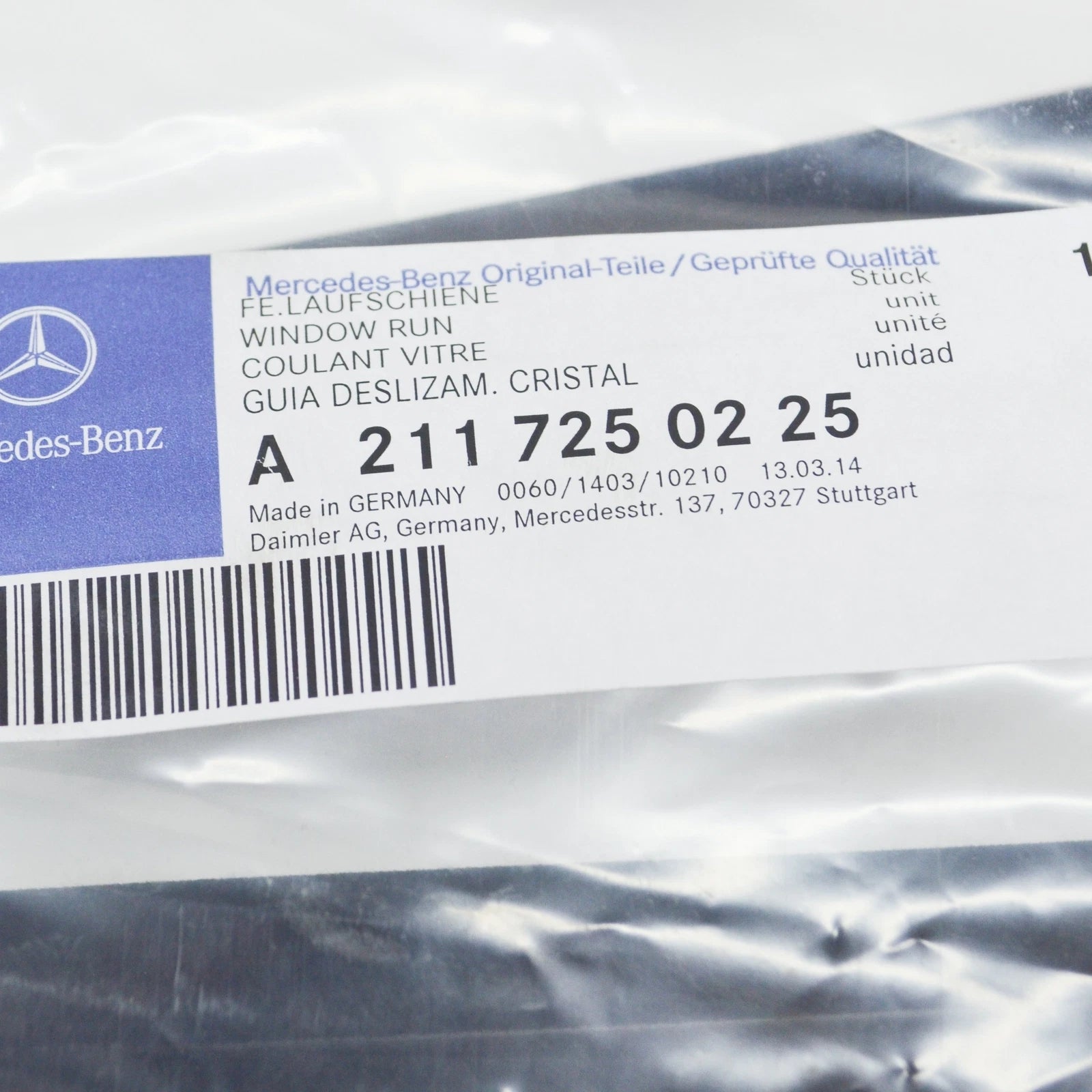 NEW MERCEDES-BENZ E W211 FRONT RIGHT DOOR WINDOW GUIDE RAIL A2117250225 ORIGINAL