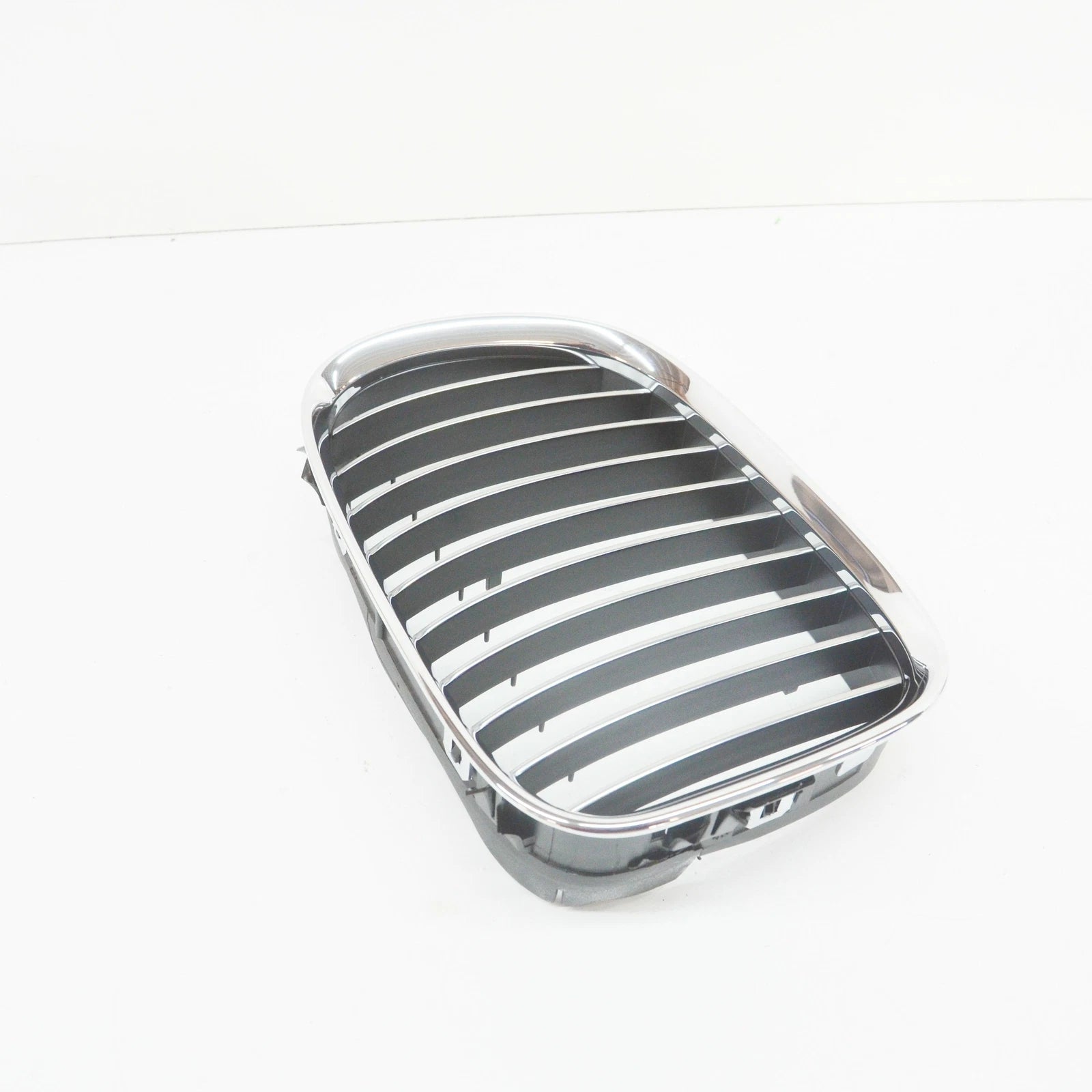 NEW BMW E39 FRONT RADIATOR KIDNEY CHROME GRILLE RIGHT 8184532 51138184532