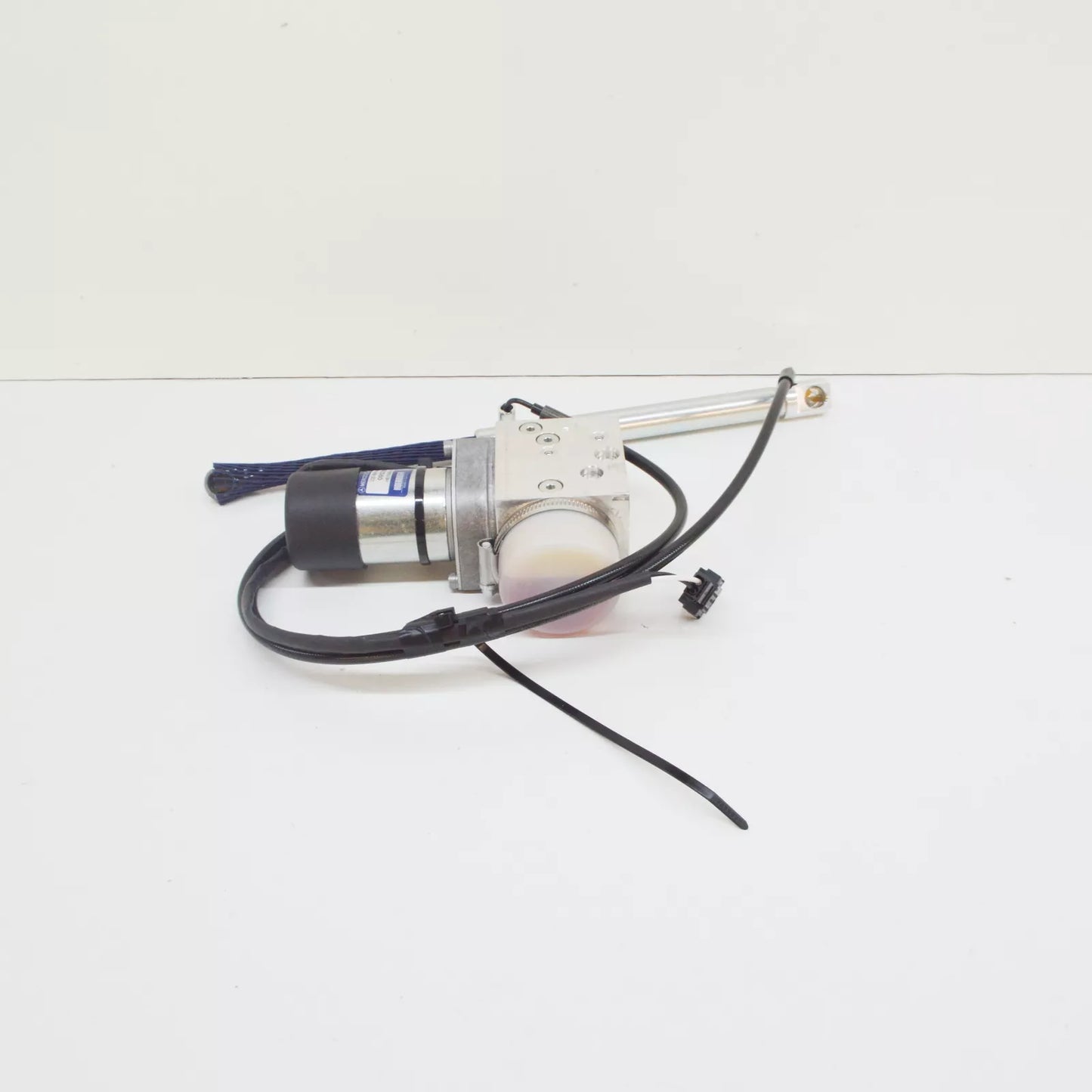 NEW MERCEDES-BENZ S W220 REAR END FLOOR PUMP A2208000048 ORIGINAL