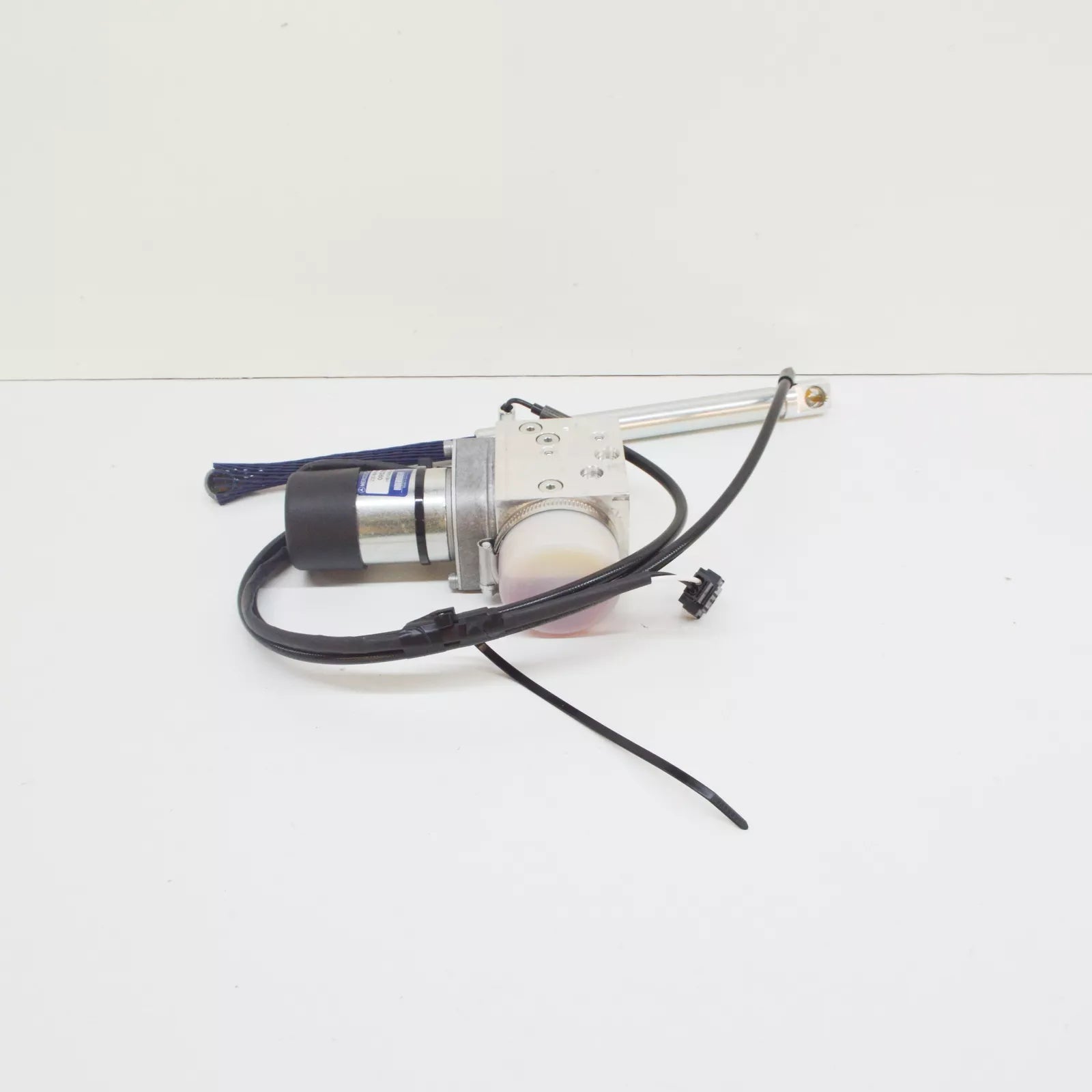 NEW MERCEDES-BENZ S W220 REAR END FLOOR PUMP A2208000048 ORIGINAL