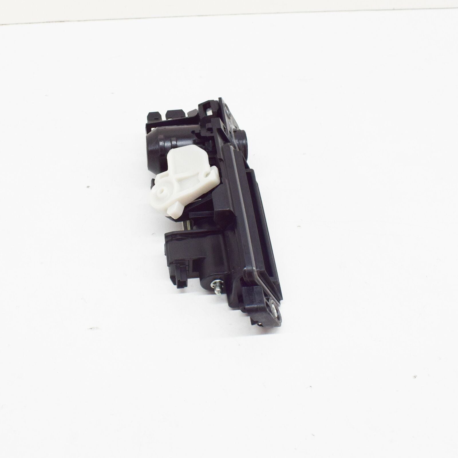 NEW MERCEDES-BENZ C W203 REAR LID HANDLE A2037500693 ORIGINAL