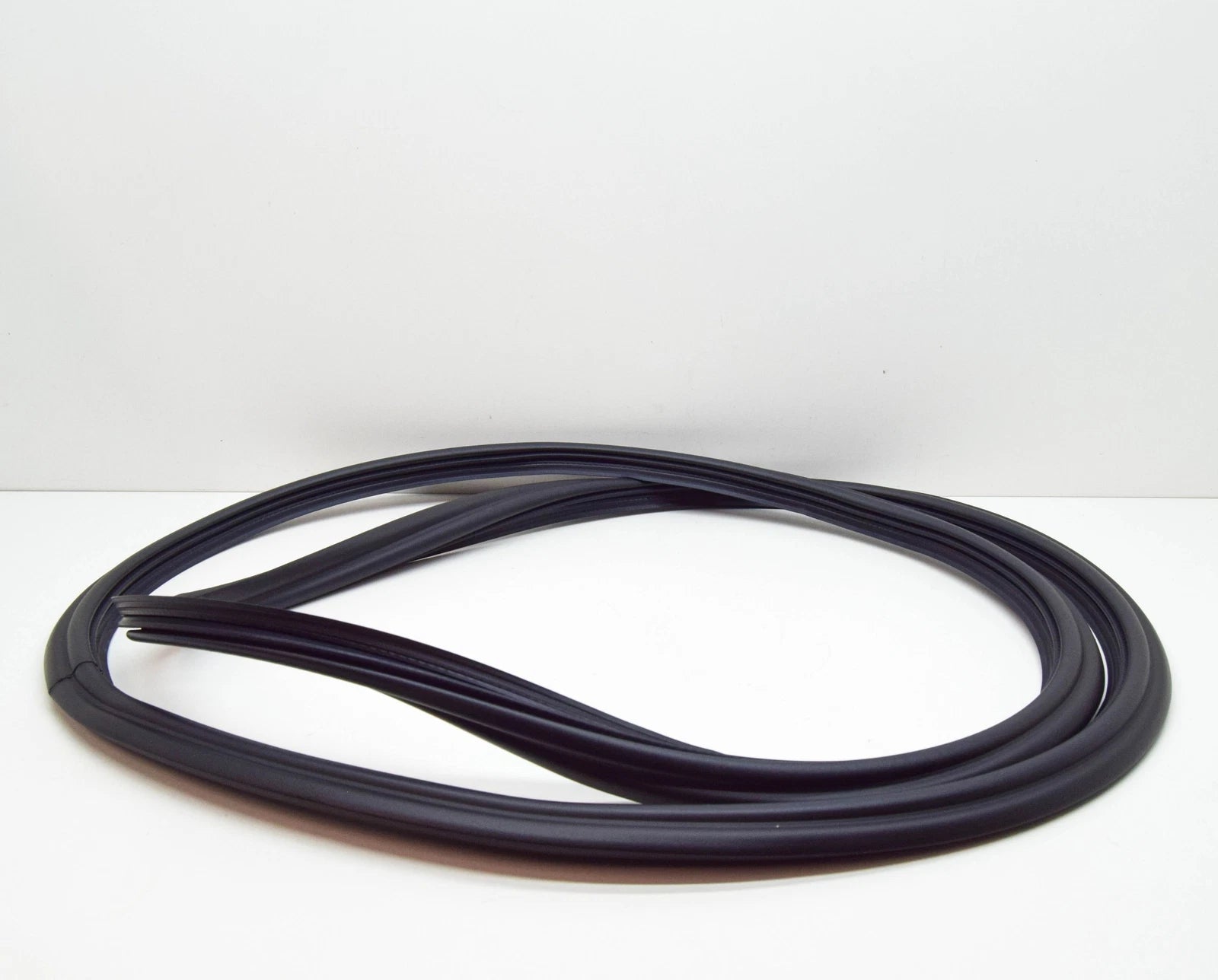 NEW VW GOLF VII VARIANT BA5, BV5 BOOTLID SEAL RUBBER 5G6827705E ORIGINAL