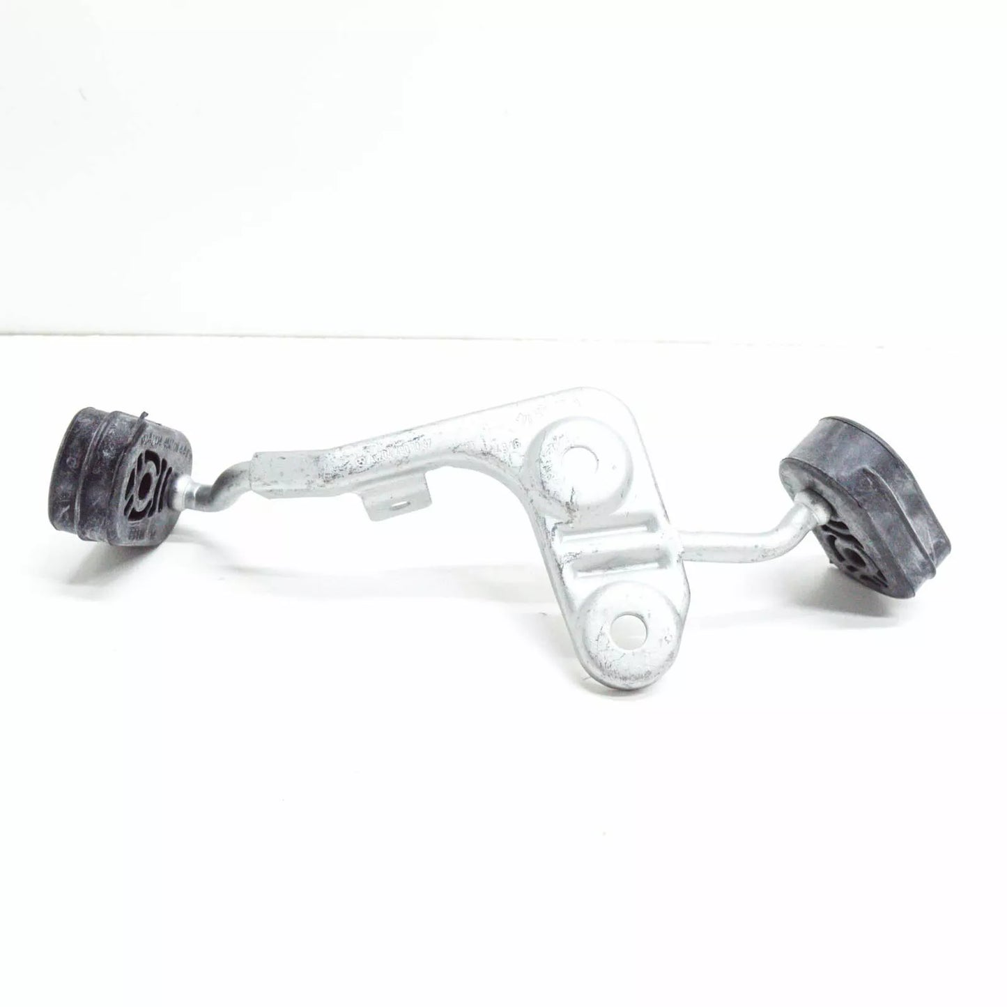 NEW MB C W204 REAR LEFT EXHAUST PIPE BRACKET SUSPENSION A2044901037