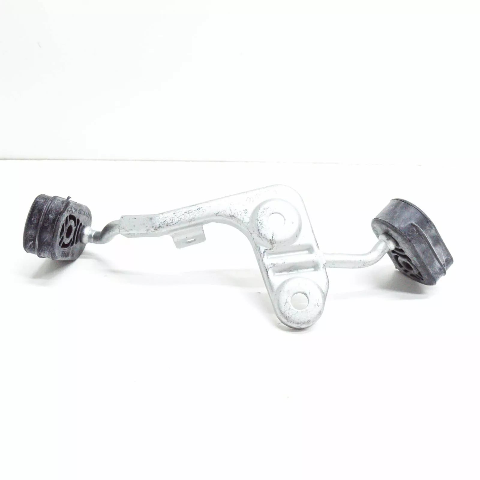 NEW MB C W204 REAR LEFT EXHAUST PIPE BRACKET SUSPENSION A2044901037