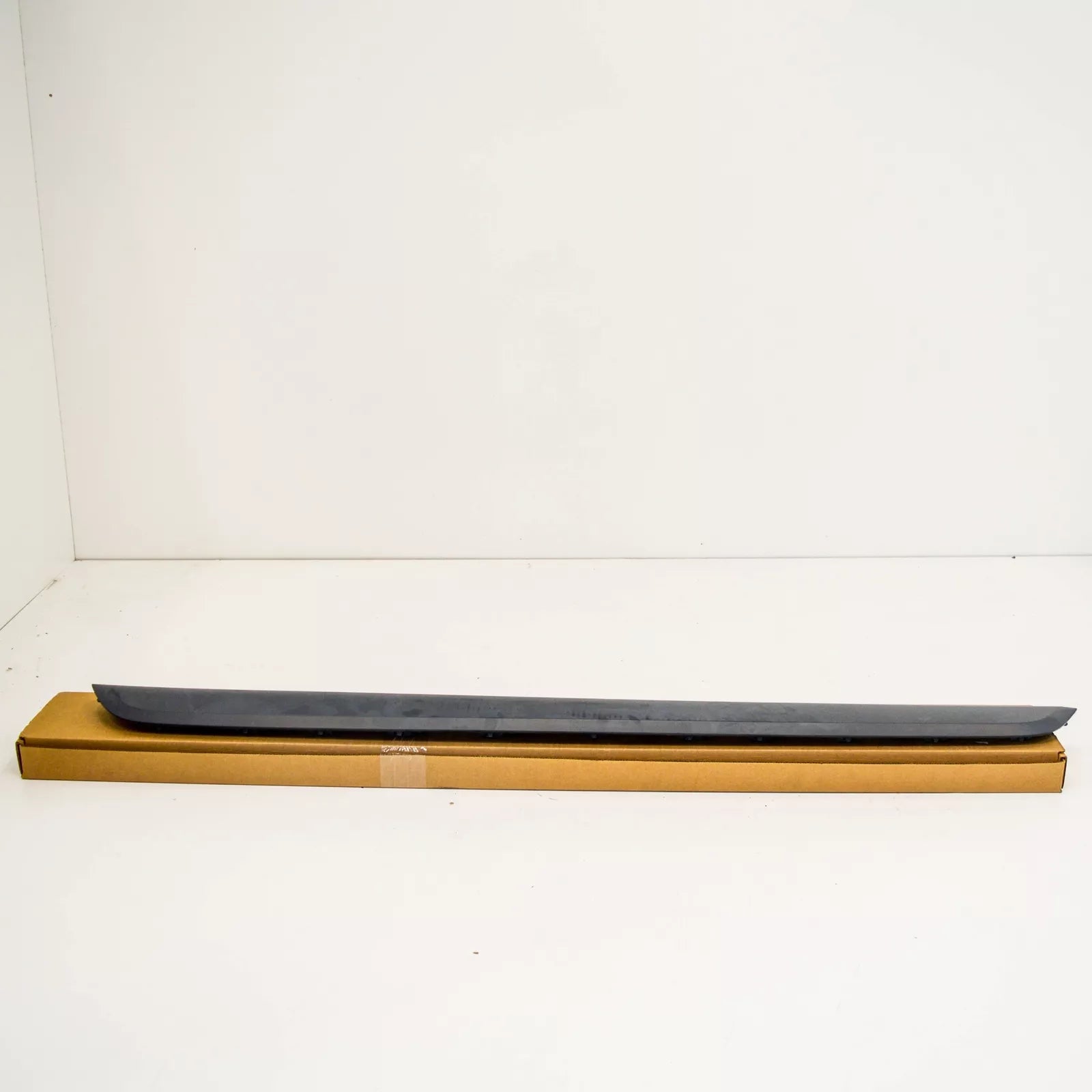 NEW BMW X5 F15 LEFT SIDE PRIMED SILL TRIM STRIP 51777378587 ORIGINAL