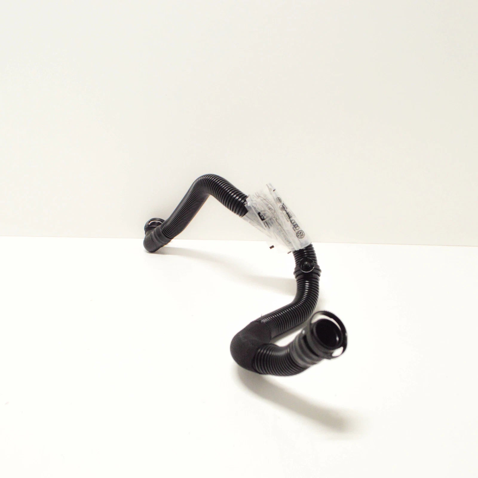 NEW AUDI Q5 8R SECONDARY AIR CONNECTING PIPE HOSE 8R0133817