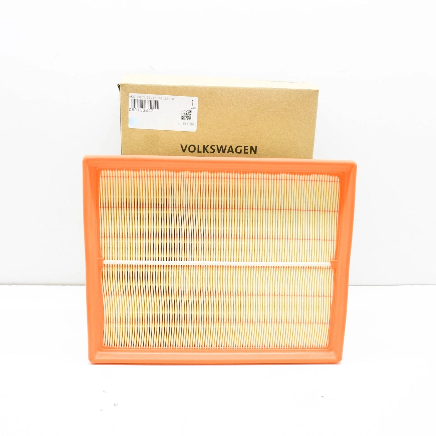 NEW AUDI A4 AVANT B6 ENGINE AIR FILTER 06C133843 ORIGINAL