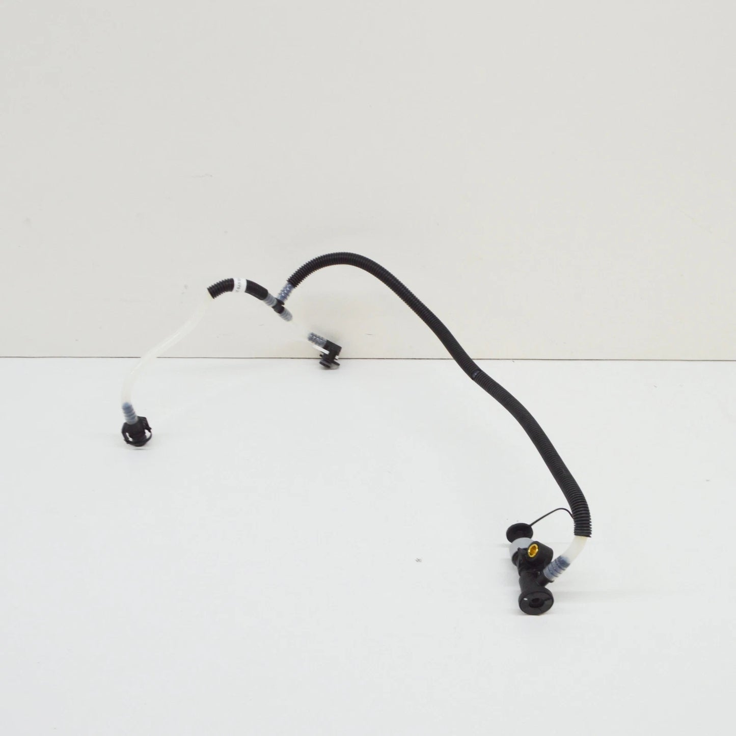 NEW MERCEDES-BENZ E W210 FUEL PIPE A6130702132