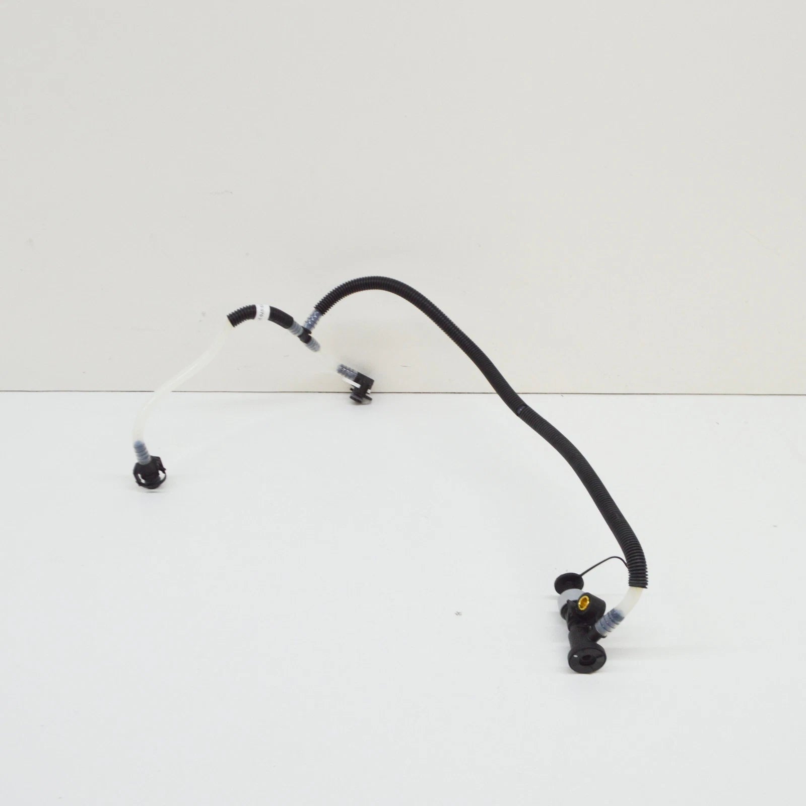 NEW MERCEDES-BENZ E W210 FUEL PIPE A6130702132