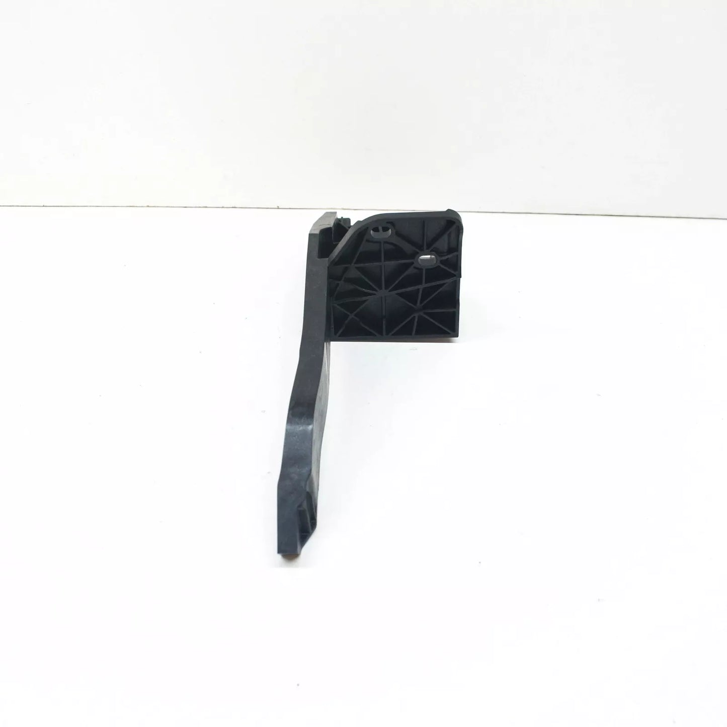 NEW AUDI E-TRON FRONT RIGHT RADIATOR SUPPORT BRACKET 4KE807136 ORIGINAL