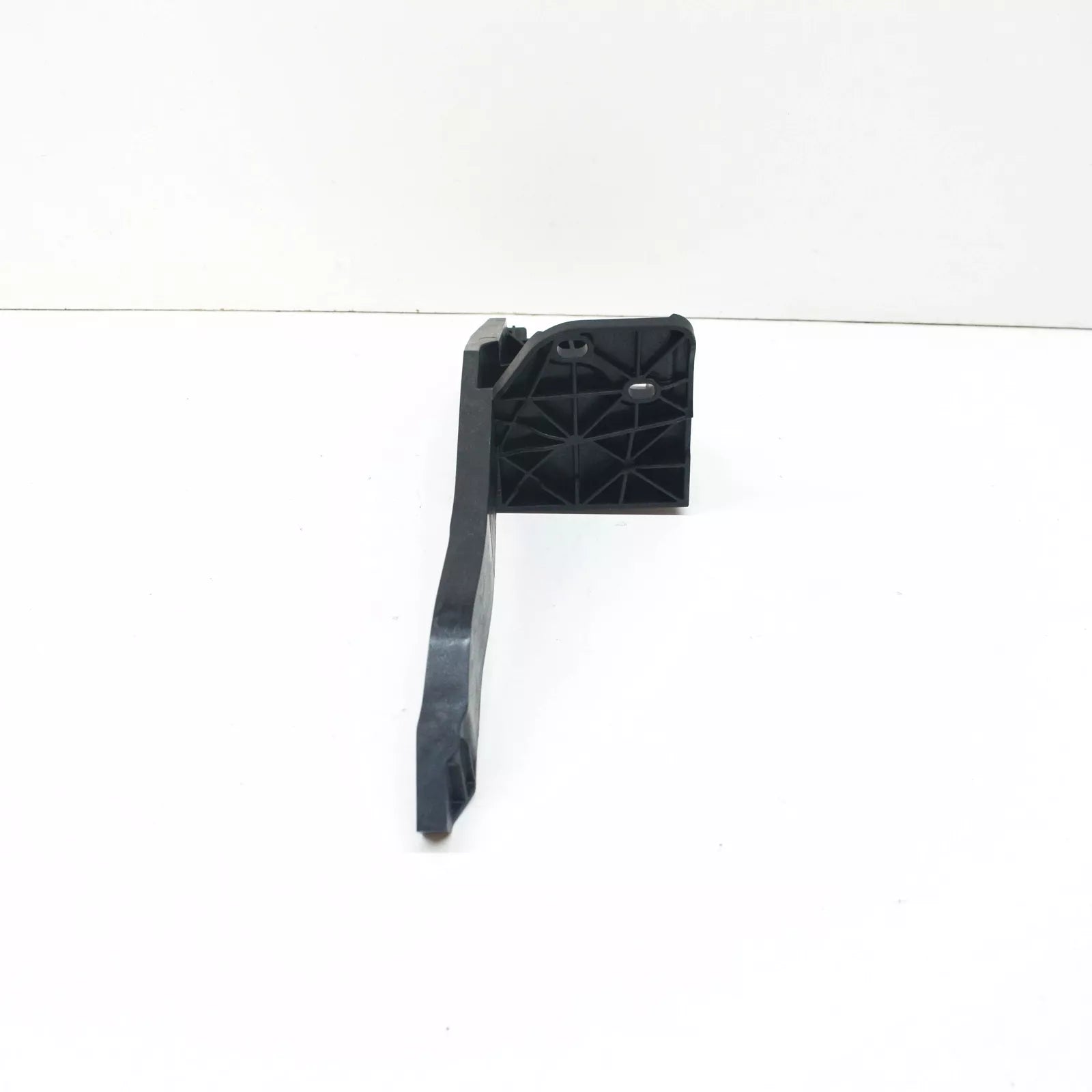 NEW AUDI E-TRON FRONT RIGHT RADIATOR SUPPORT BRACKET 4KE807136 ORIGINAL