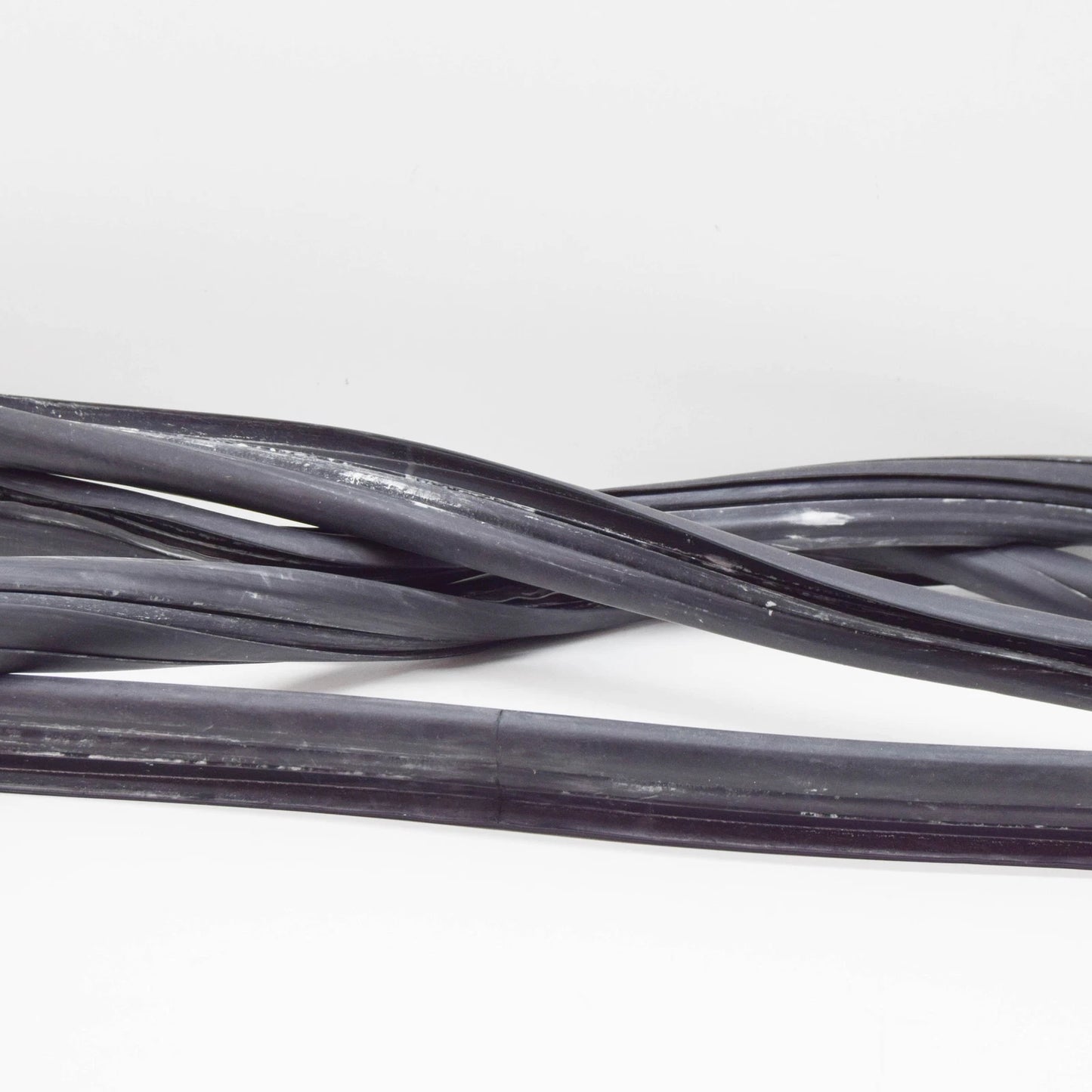 NEW BMW 6 E24 COUPE REAR BACK WINDOW WEATHERSTRIP 51311839116 1839116 ORIGINAL