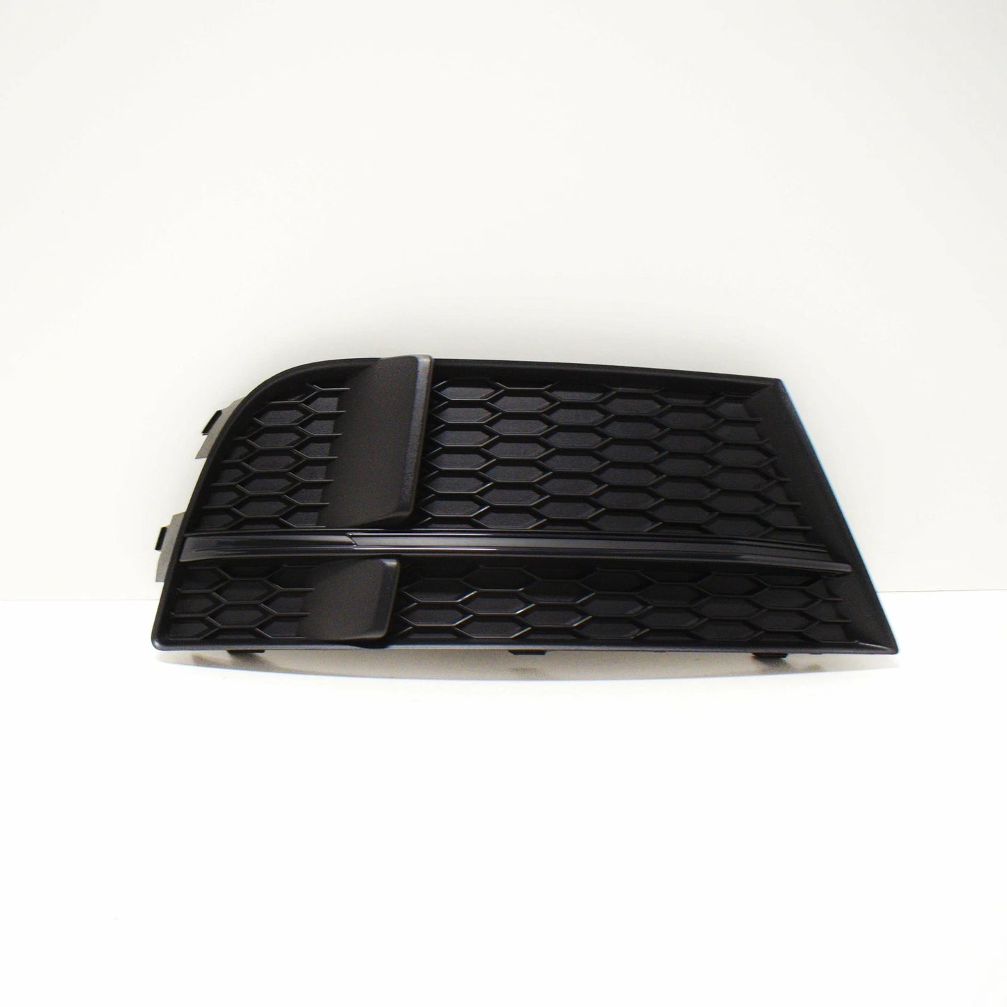 NEW AUDI A3 8V FRONT BUMPER RIGHT SIDE GRILLE 8V3807682NESM