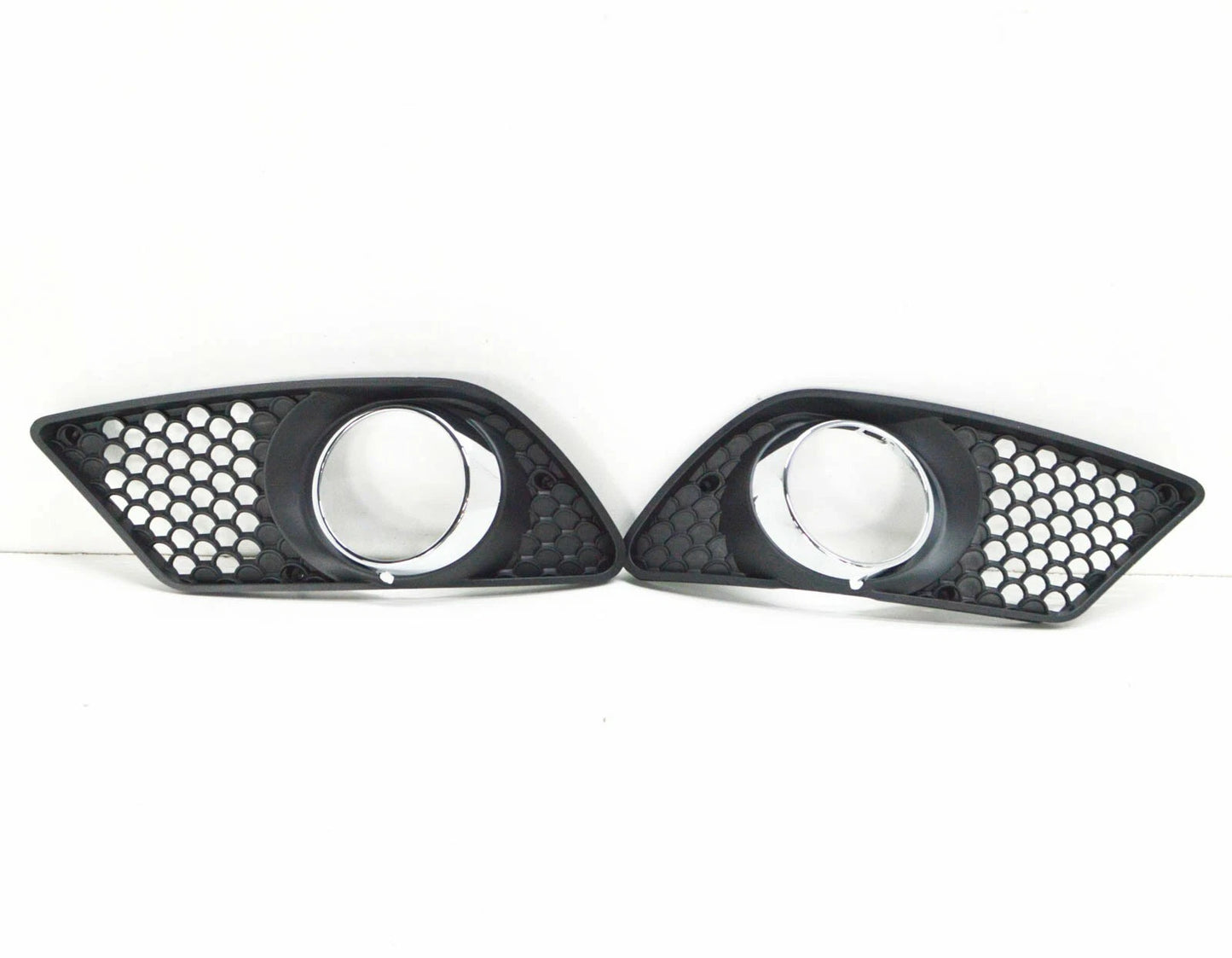 NEW MB C-CLASS W204 AMG FRONT BUMPER FOG GRILLE A2048850353 A2048850253