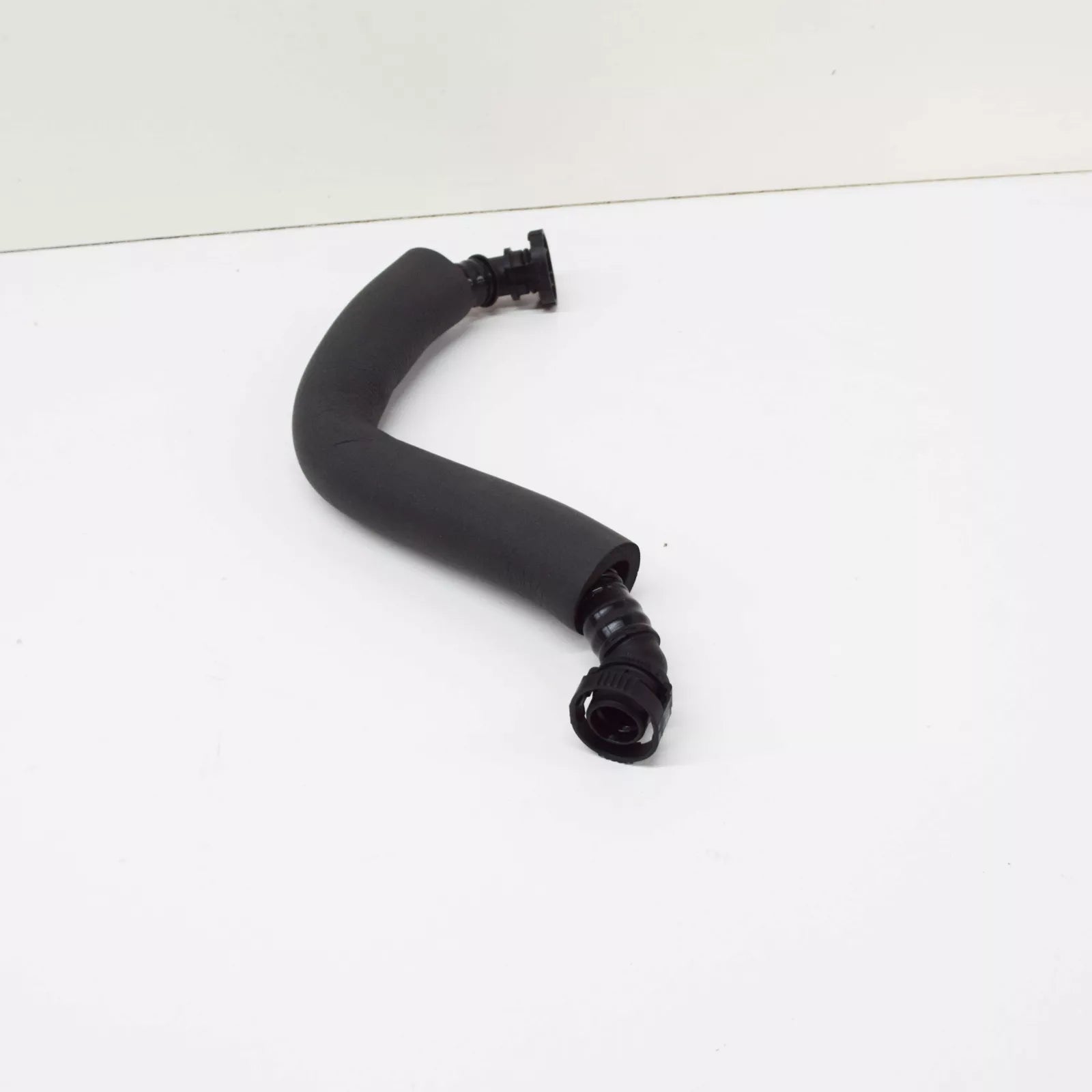 NEW AUDI A3 8P ENGINE VENT HOSE 06H103221J
