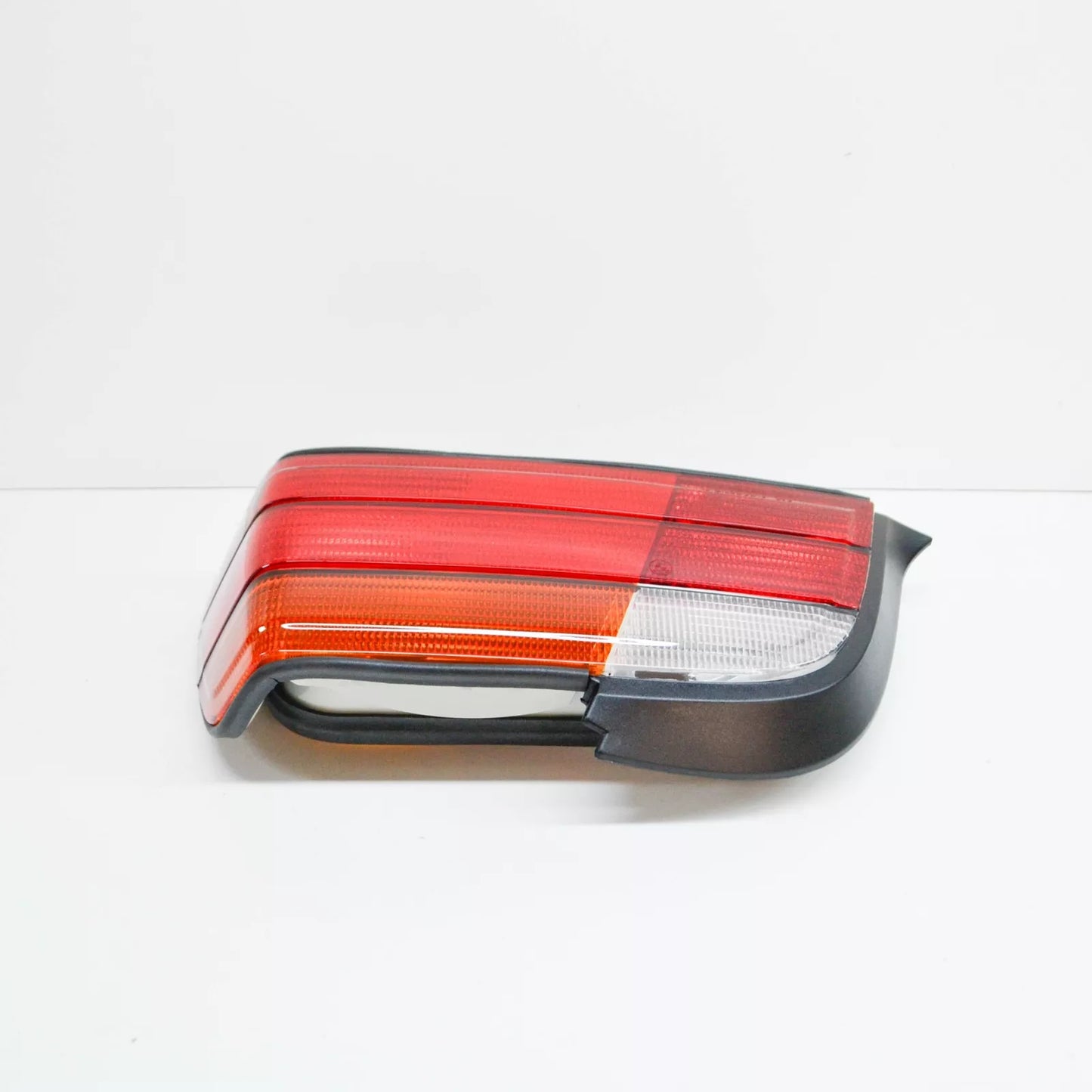 NEW BMW E36 CABRIO COUPE TAIL LIGHT RIGHT 8353270 63218353270 ORIGINAL