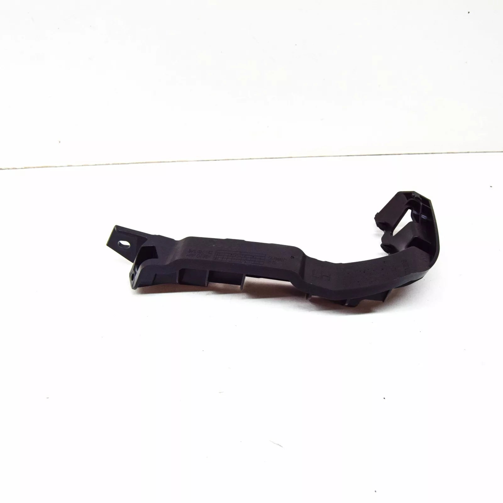 NEW AUDI A3 8V FRONT BUMPER LEFT GUIDE SECTION 8V5807183