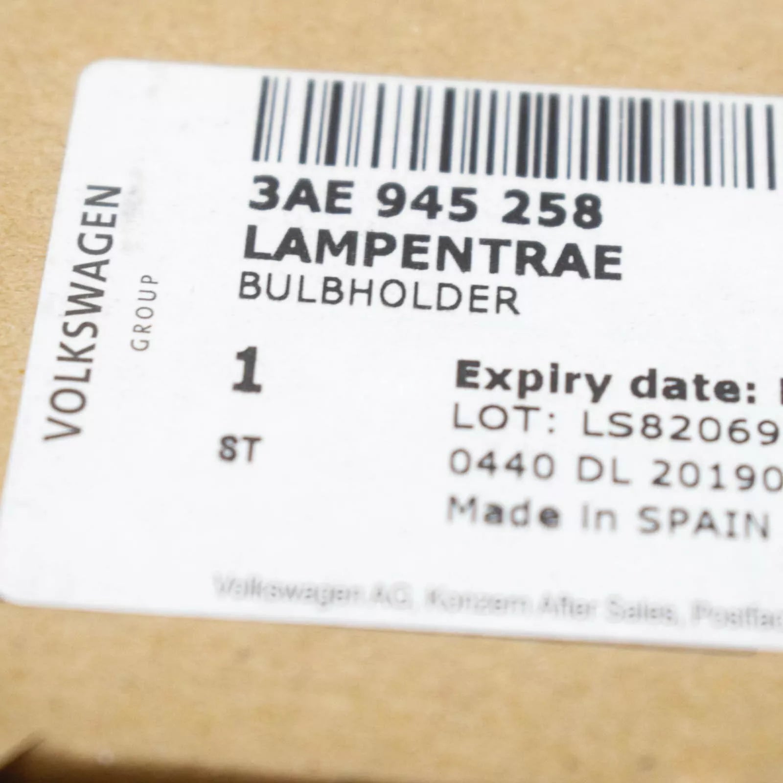 NEW VOLKSWAGEN PASSAT B7 REAR RIGHT TAILLIGHT BULB CARRIER 3AE945258