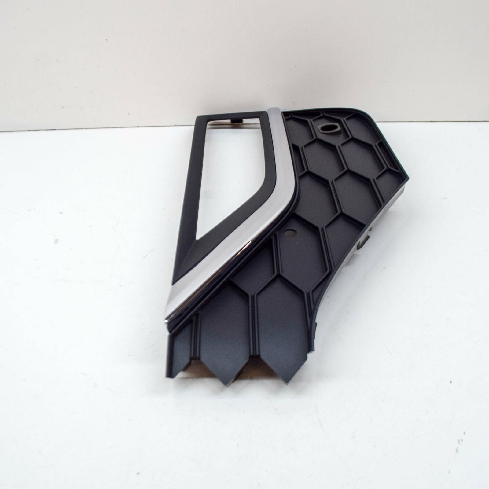 NEW VOLKSWAGEN AMAROK FRONT LEFT FOG LAMP COVER 2H6898489ARYP ORIGINAL