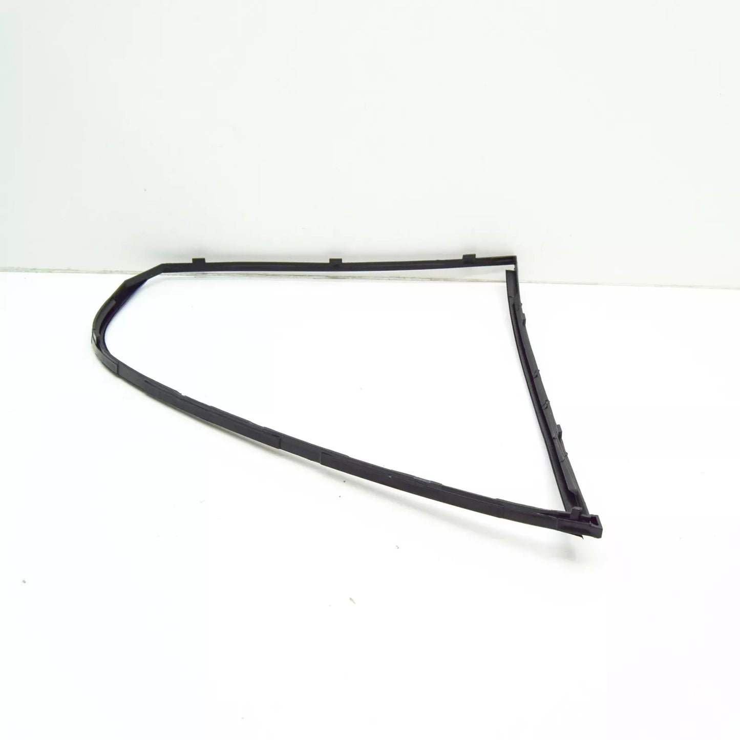 NEW BMW 5 E39 REAR RIGHT DOOR QUARTER WINDOW FRAME 51348186184 8186184 ORIGINAL
